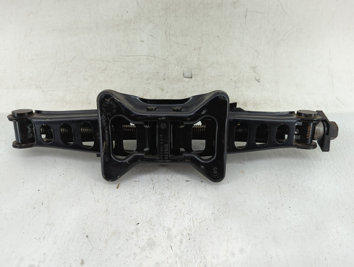 2005 Dodge Durango Spare Scissor Car Jack 1415728 - Oemusedautoparts1.com