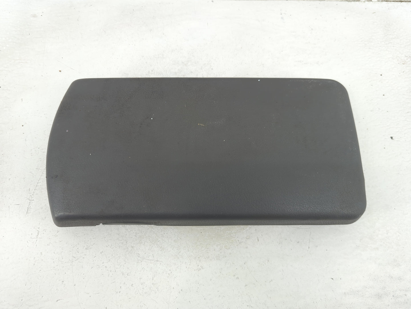 2004-2006 Dodge Durango Center Console Armrest Cover Lid P/N:W4286B Fits Fits 2004 2005 2006 OEM Used Auto Parts - Oemusedau