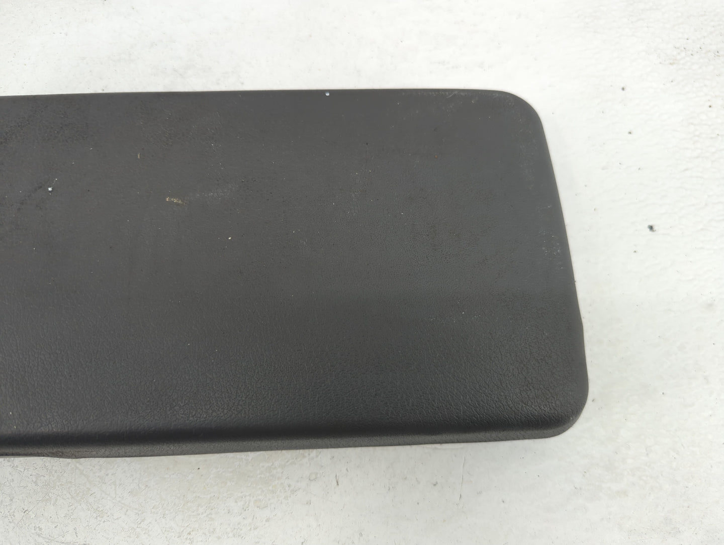 2004-2006 Dodge Durango Center Console Armrest Cover Lid P/N:W4286B Fits Fits 2004 2005 2006 OEM Used Auto Parts - Oemusedau