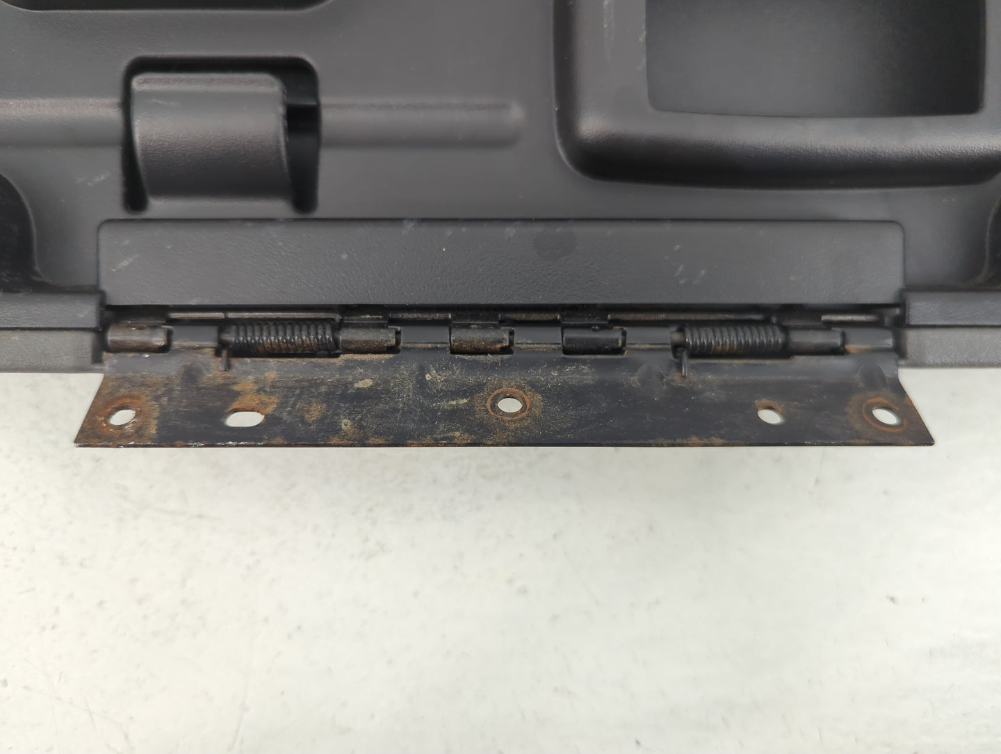 2004-2006 Dodge Durango Center Console Armrest Cover Lid P/N:W4286B Fits Fits 2004 2005 2006 OEM Used Auto Parts - Oemusedau