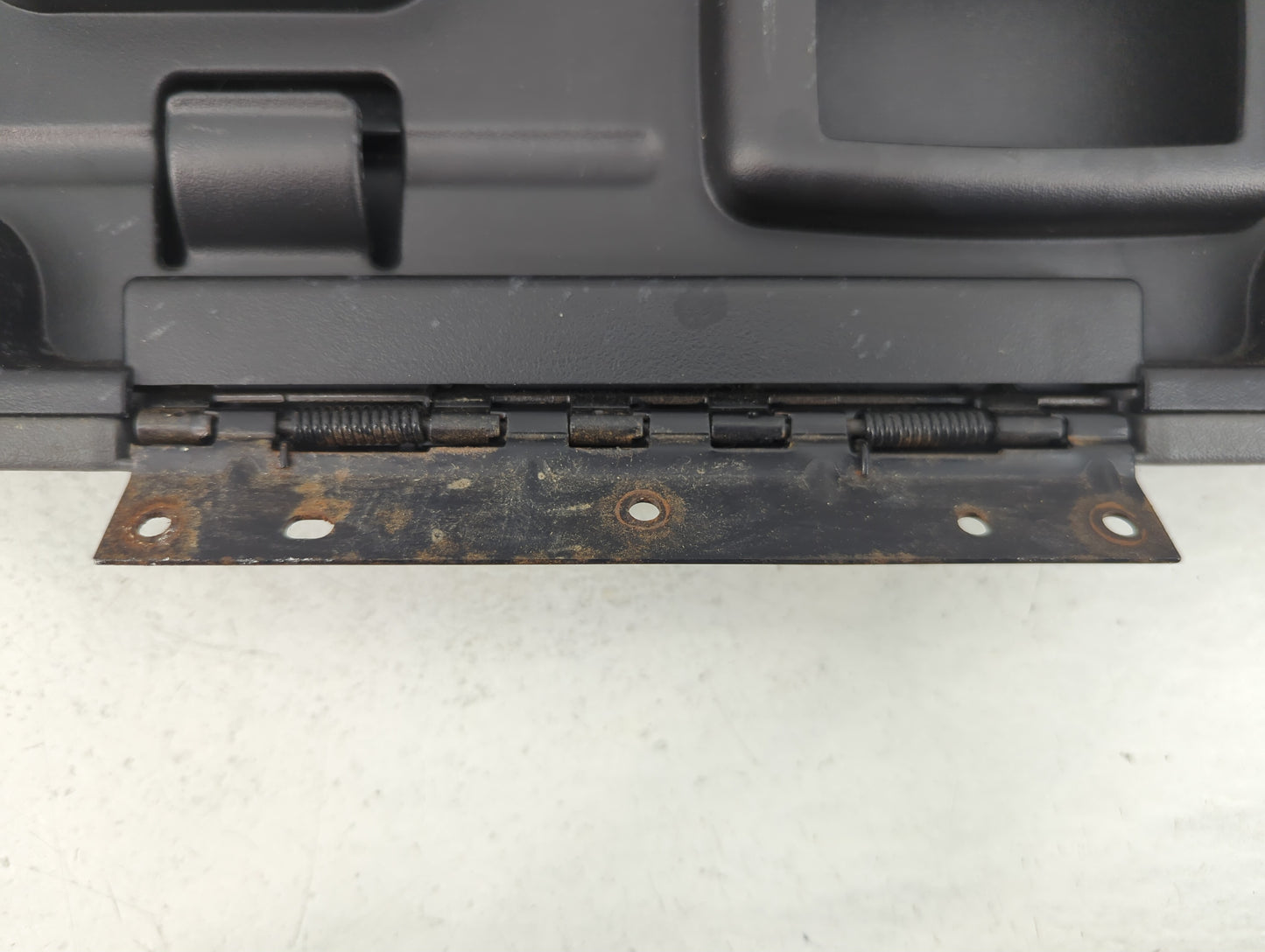 2004-2006 Dodge Durango Center Console Armrest Cover Lid P/N:W4286B Fits Fits 2004 2005 2006 OEM Used Auto Parts - Oemusedau