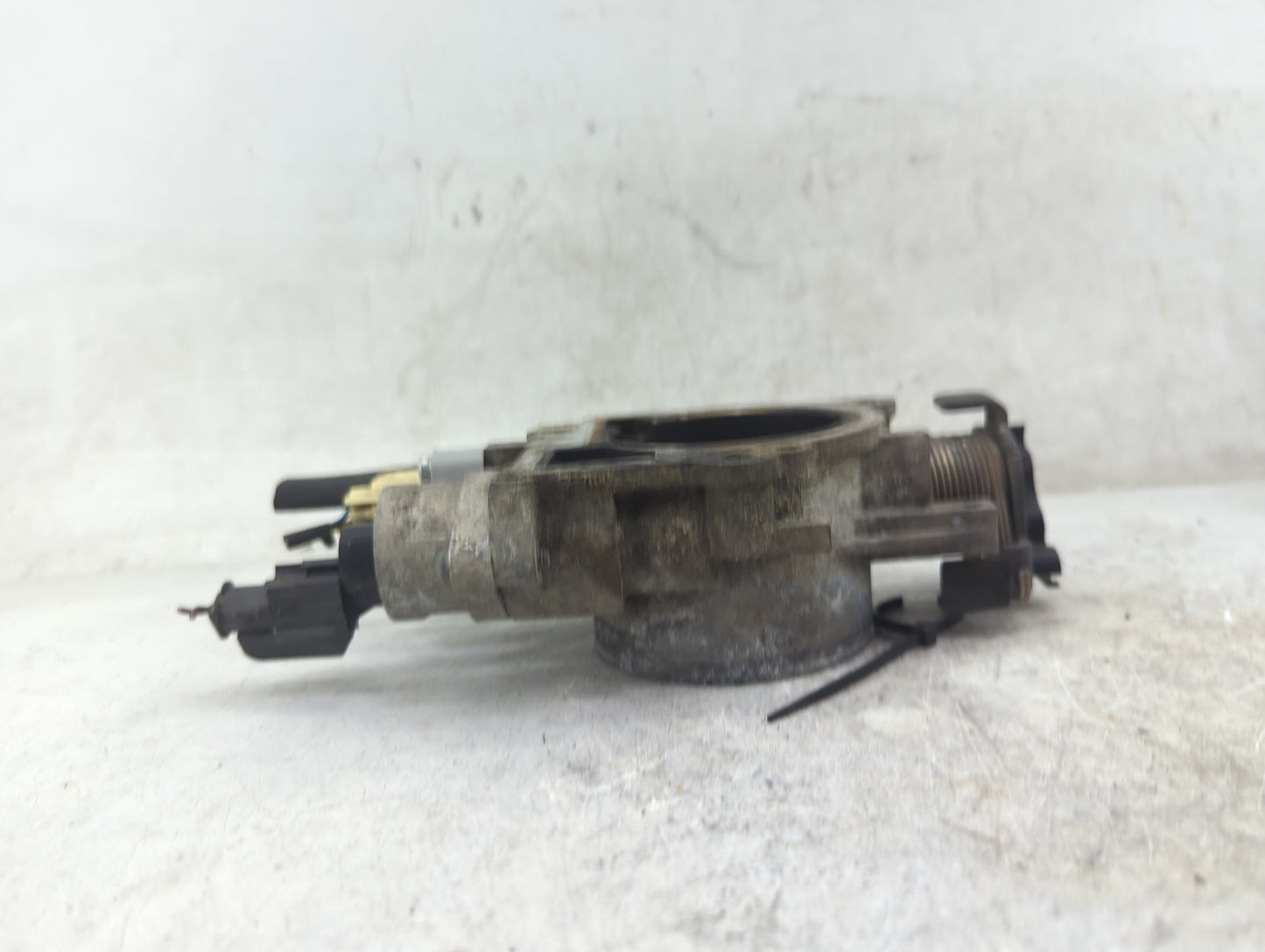2004-2007 Dodge Durango Throttle Body Fits Fits 2004 2005 2006 2007 OEM Used Auto Parts - Oemusedautoparts1.com
