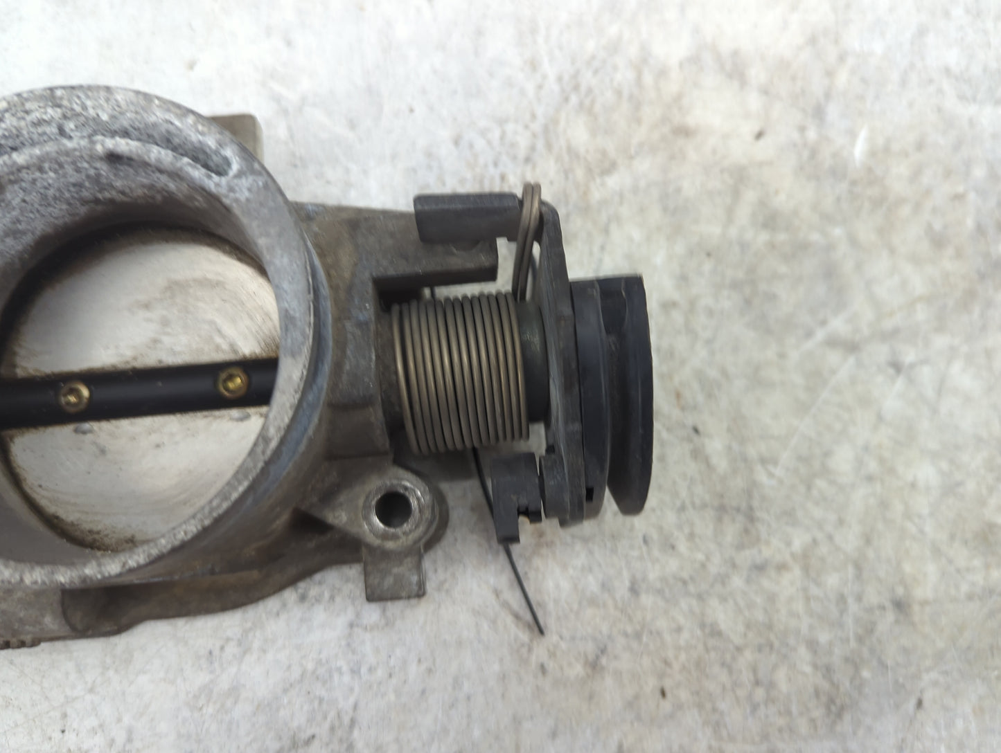 2004-2007 Dodge Durango Throttle Body Fits Fits 2004 2005 2006 2007 OEM Used Auto Parts - Oemusedautoparts1.com