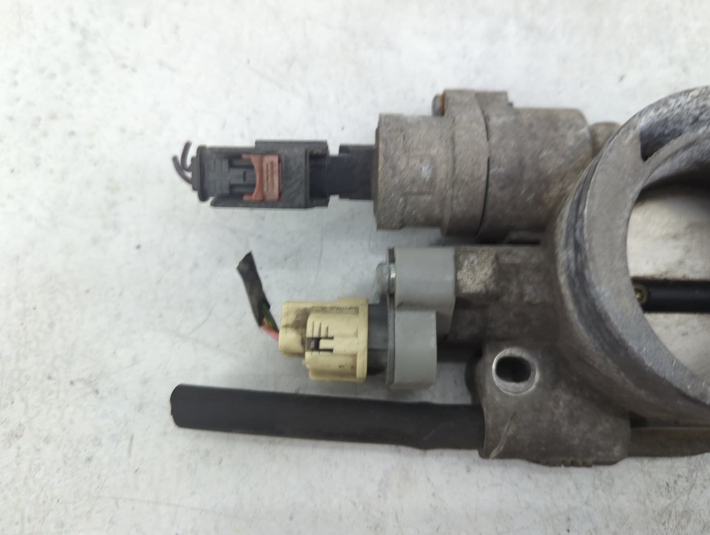 2004-2007 Dodge Durango Throttle Body Fits Fits 2004 2005 2006 2007 OEM Used Auto Parts - Oemusedautoparts1.com
