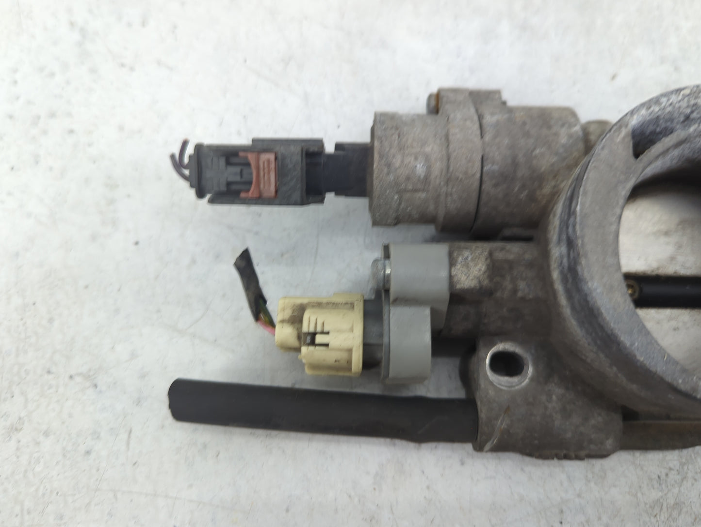 2004-2007 Dodge Durango Throttle Body Fits Fits 2004 2005 2006 2007 OEM Used Auto Parts - Oemusedautoparts1.com
