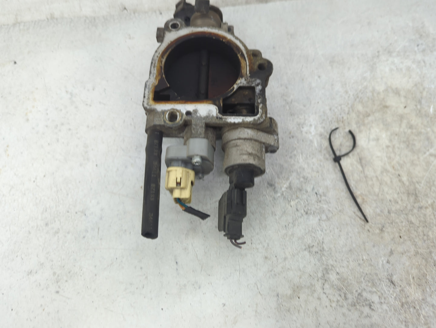 2004-2007 Dodge Durango Throttle Body Fits Fits 2004 2005 2006 2007 OEM Used Auto Parts - Oemusedautoparts1.com