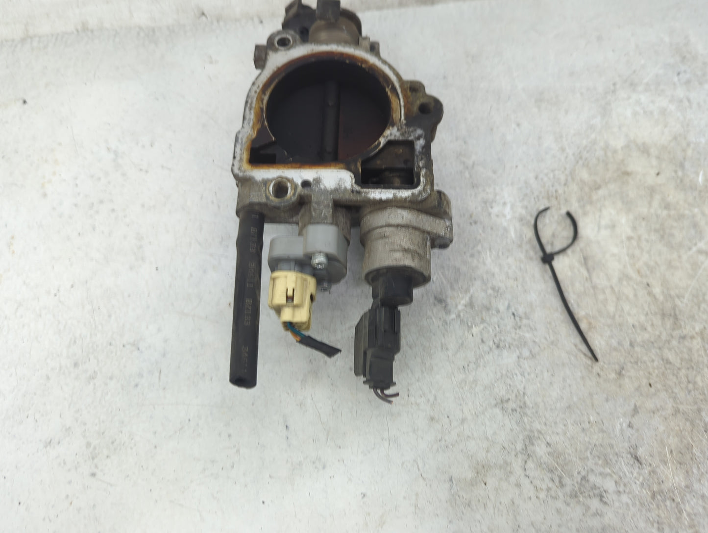 2004-2007 Dodge Durango Throttle Body Fits Fits 2004 2005 2006 2007 OEM Used Auto Parts - Oemusedautoparts1.com