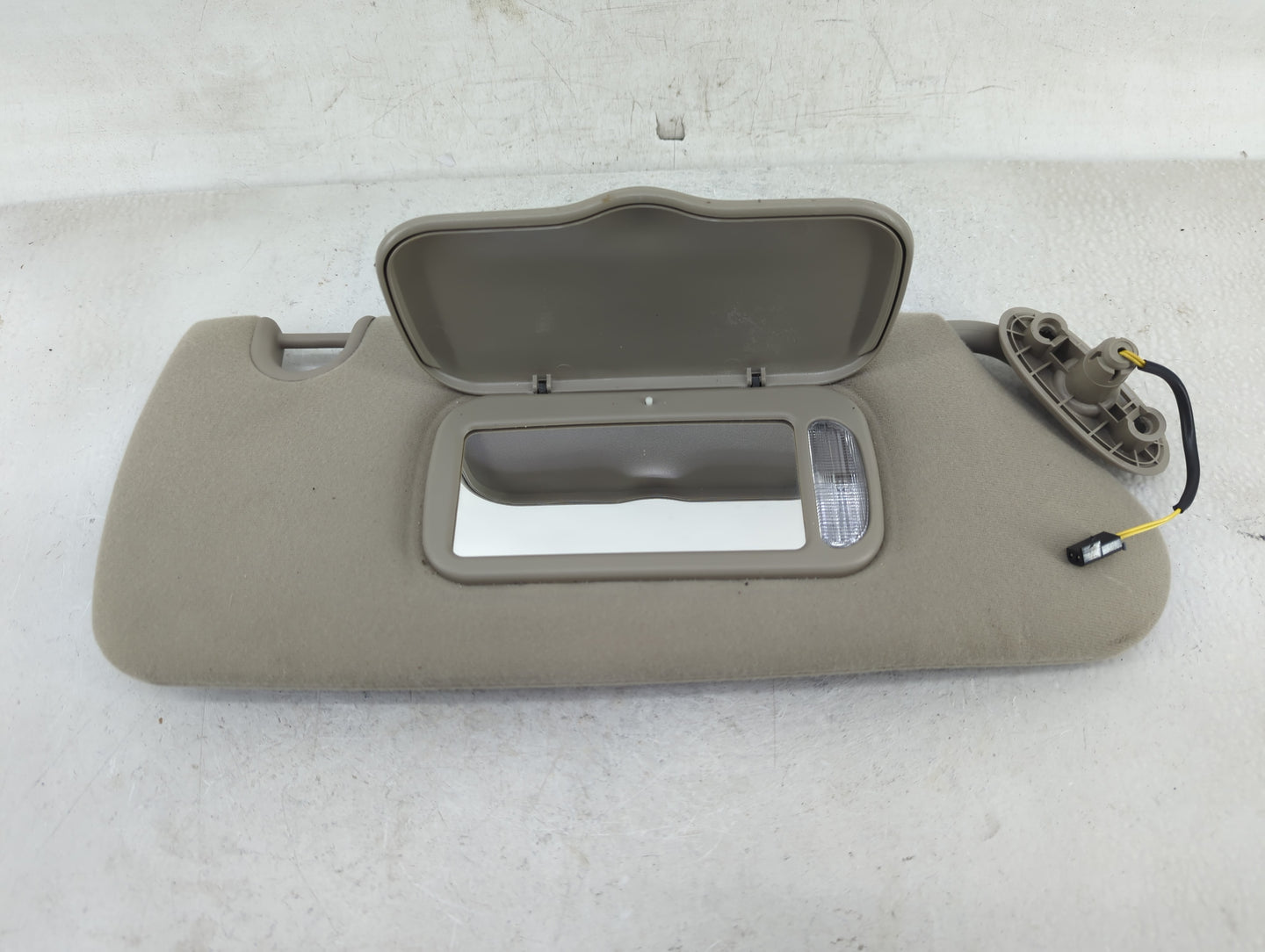2004-2005 Dodge Durango Sun Visor Shade Replacement Passenger Right Mirror Fits Fits 2004 2005 OEM Used Auto Parts - Oemused