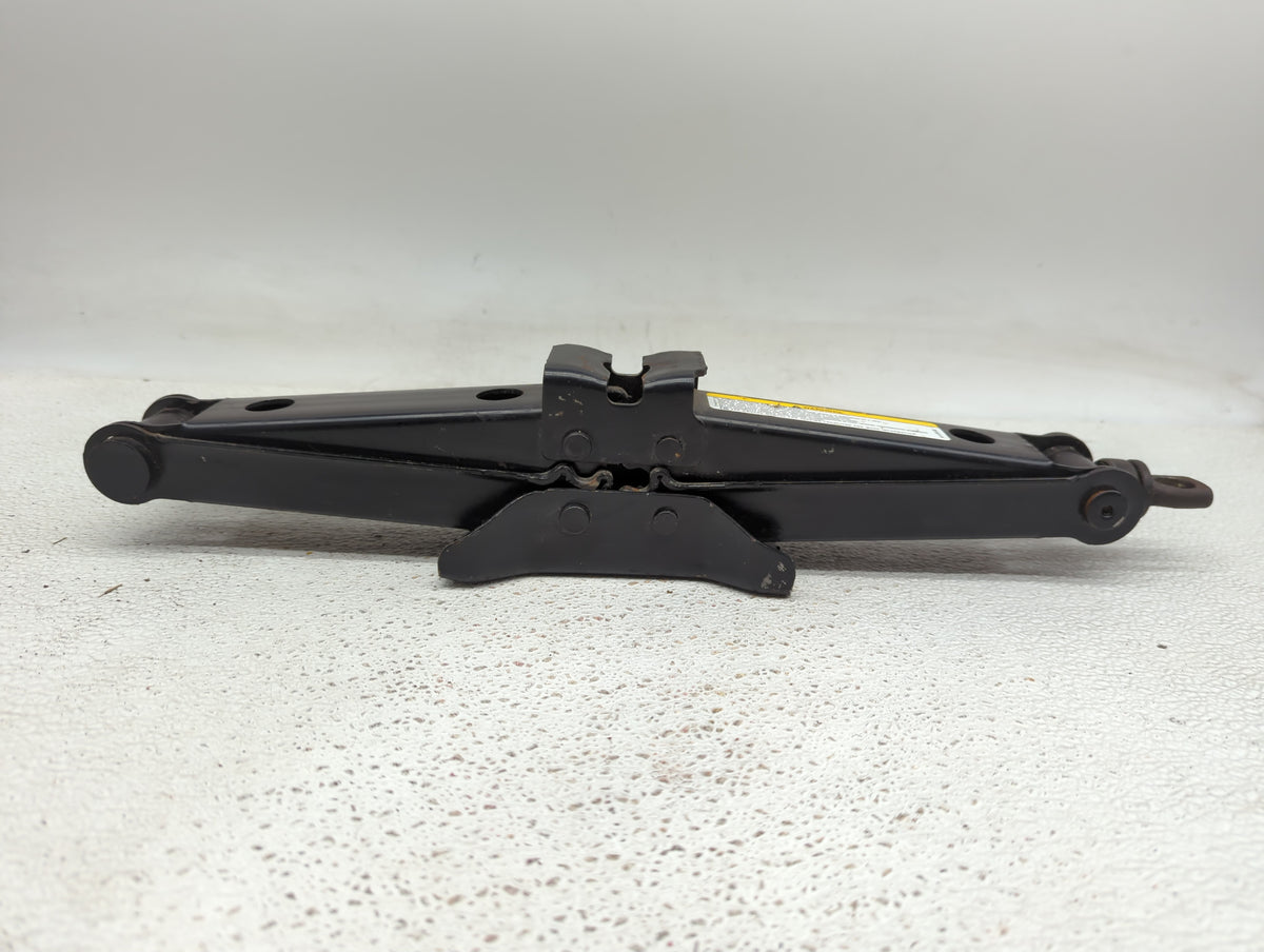 2005 Dodge Durango Spare Scissor Car Jack 852461 - Oemusedautoparts1.com