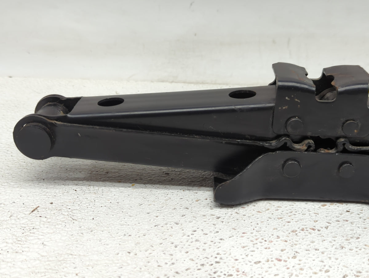 2005 Dodge Durango Spare Scissor Car Jack 852461 - Oemusedautoparts1.com