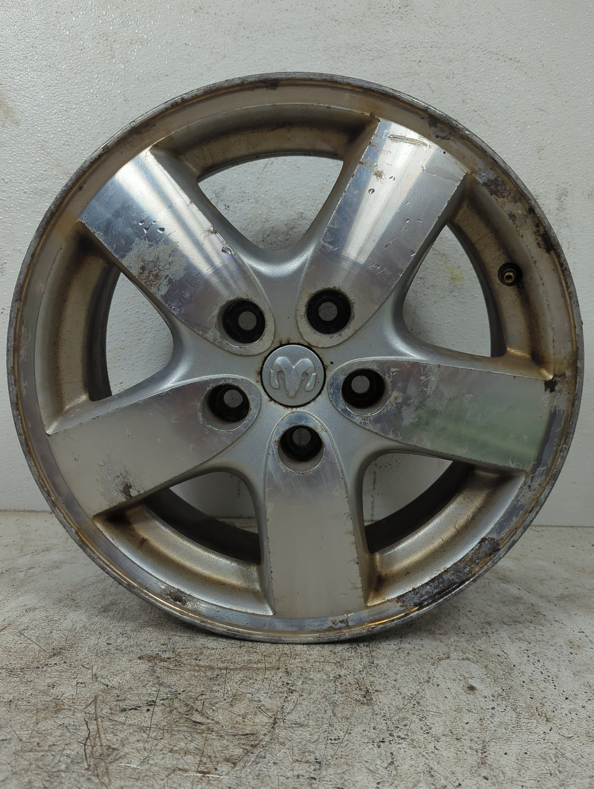 2005 Dodge Grand Caravan Oem Wheel Rim - Oemusedautoparts1.com