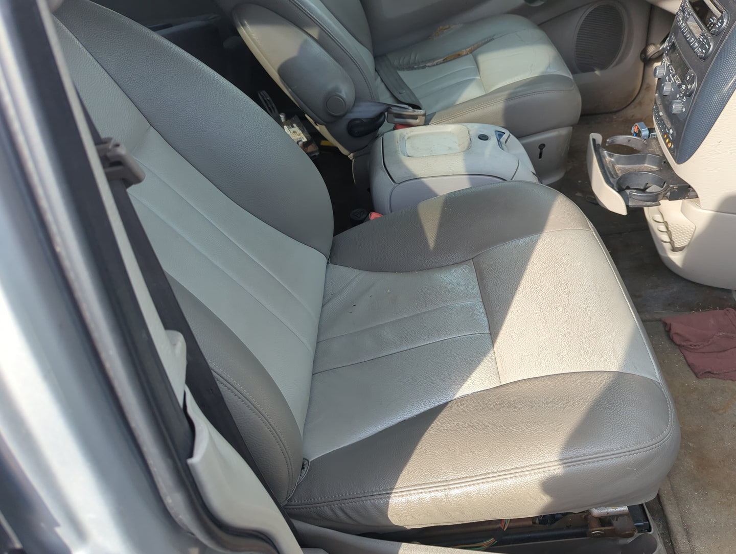 Dodge Grand Caravan Passenger Front Seat Oem 5011493 - Oemusedautoparts1.com