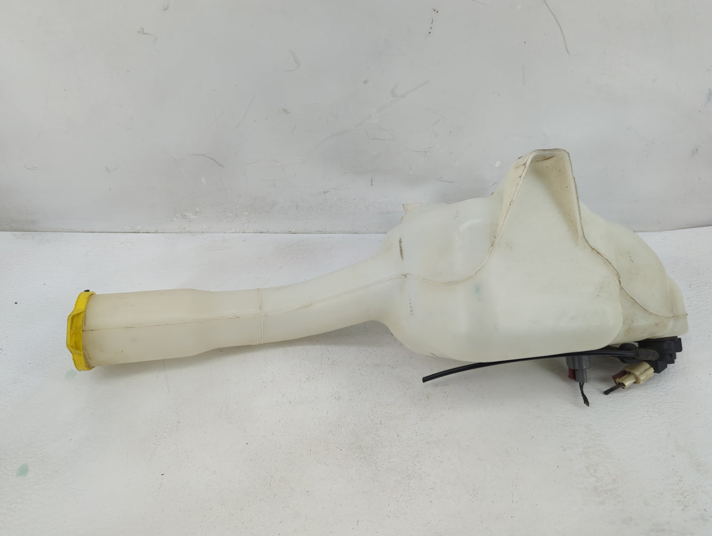 2005-2008 Dodge Magnum Windshield Washer Fluid Reservoir Bottle Oem - Oemusedautoparts1.com