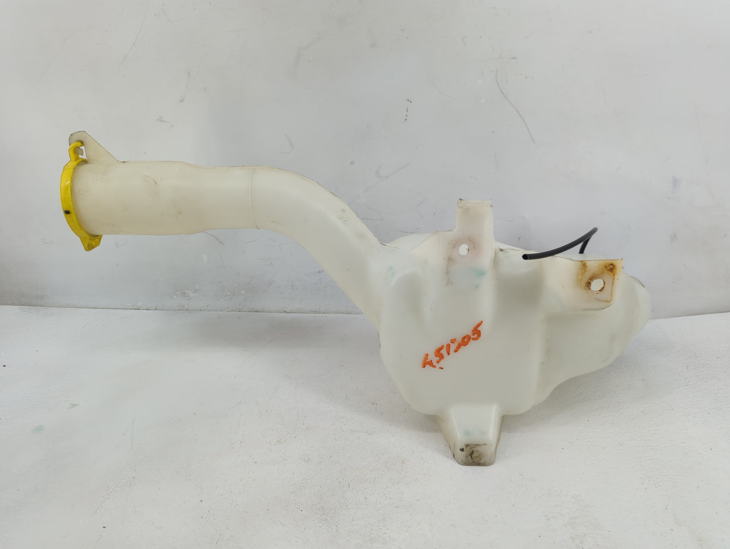 2005-2008 Dodge Magnum Windshield Washer Fluid Reservoir Bottle Oem - Oemusedautoparts1.com
