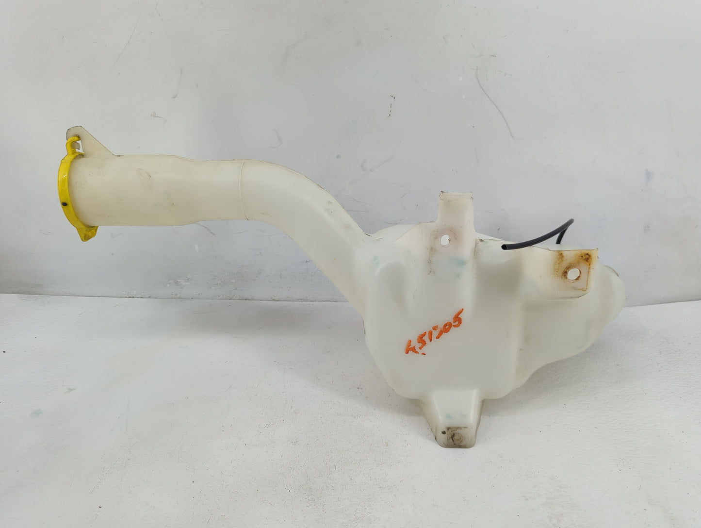 2005-2008 Dodge Magnum Windshield Washer Fluid Reservoir Bottle Oem - Oemusedautoparts1.com