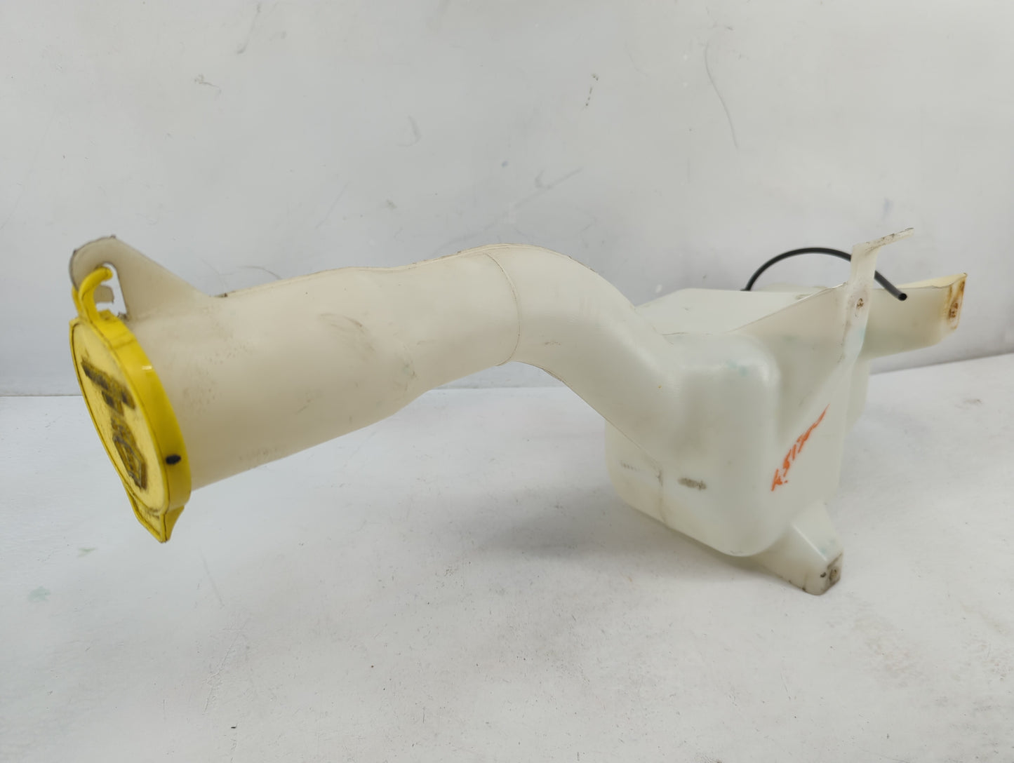 2005-2008 Dodge Magnum Windshield Washer Fluid Reservoir Bottle Oem - Oemusedautoparts1.com