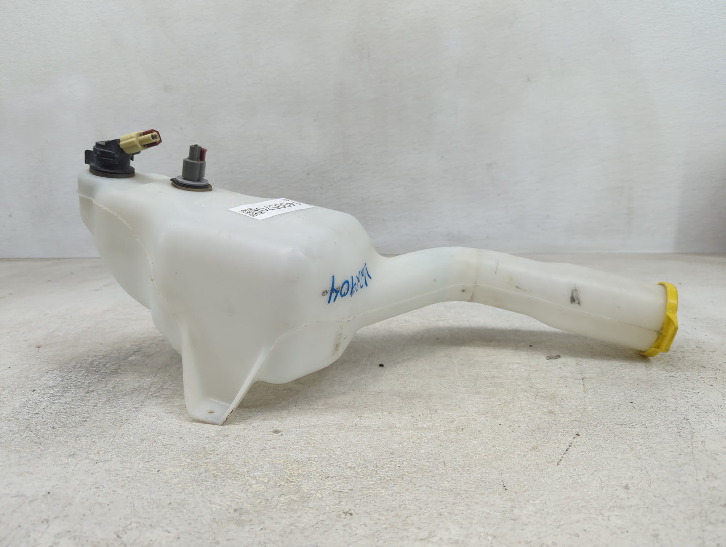 2005-2008 Dodge Magnum Windshield Washer Fluid Reservoir Bottle Oem - Oemusedautoparts1.com
