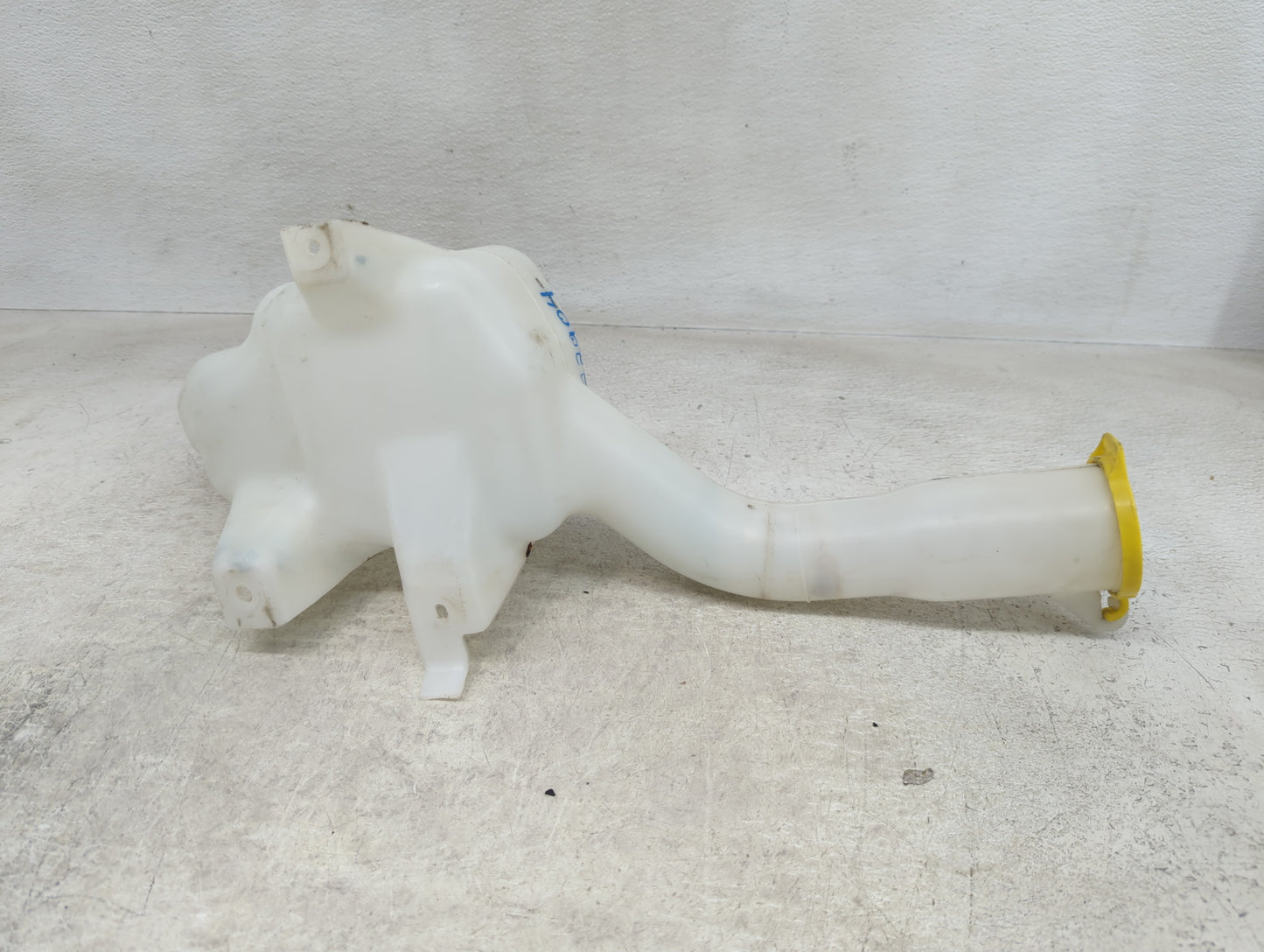 2005-2008 Dodge Magnum Windshield Washer Fluid Reservoir Bottle Oem - Oemusedautoparts1.com