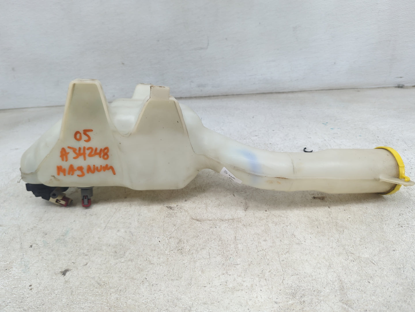 Dodge Magnum Windshield Washer Fluid Reservoir Bottle Oem 1473854 - Oemusedautoparts1.com