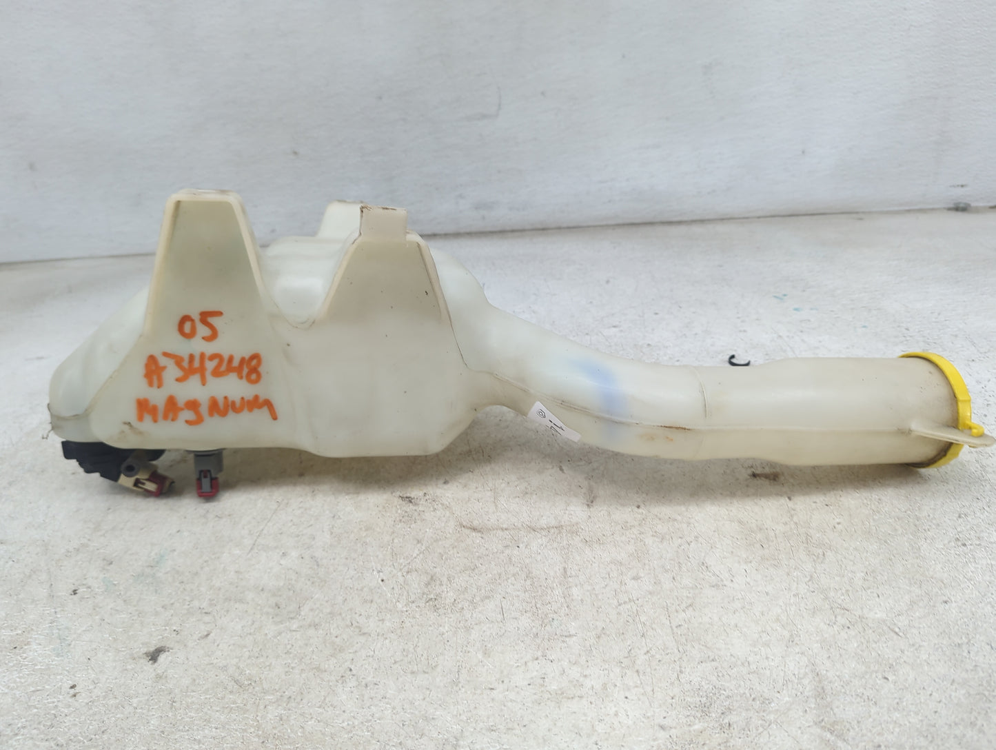 Dodge Magnum Windshield Washer Fluid Reservoir Bottle Oem 1473854 - Oemusedautoparts1.com