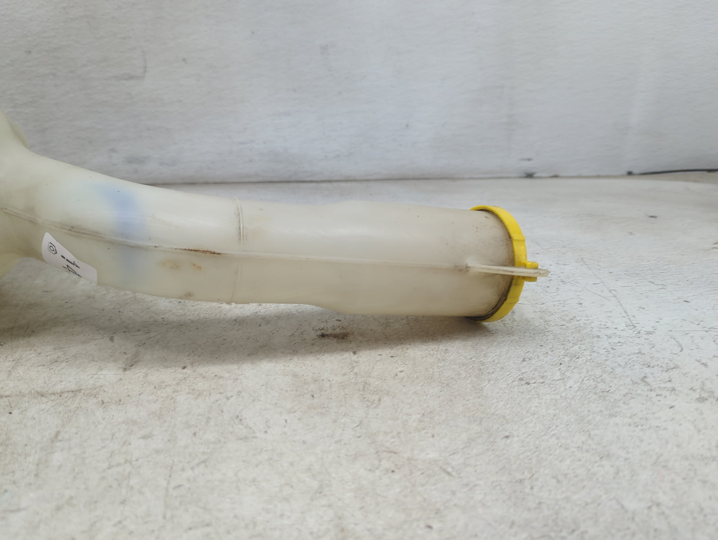 Dodge Magnum Windshield Washer Fluid Reservoir Bottle Oem 1473854 - Oemusedautoparts1.com