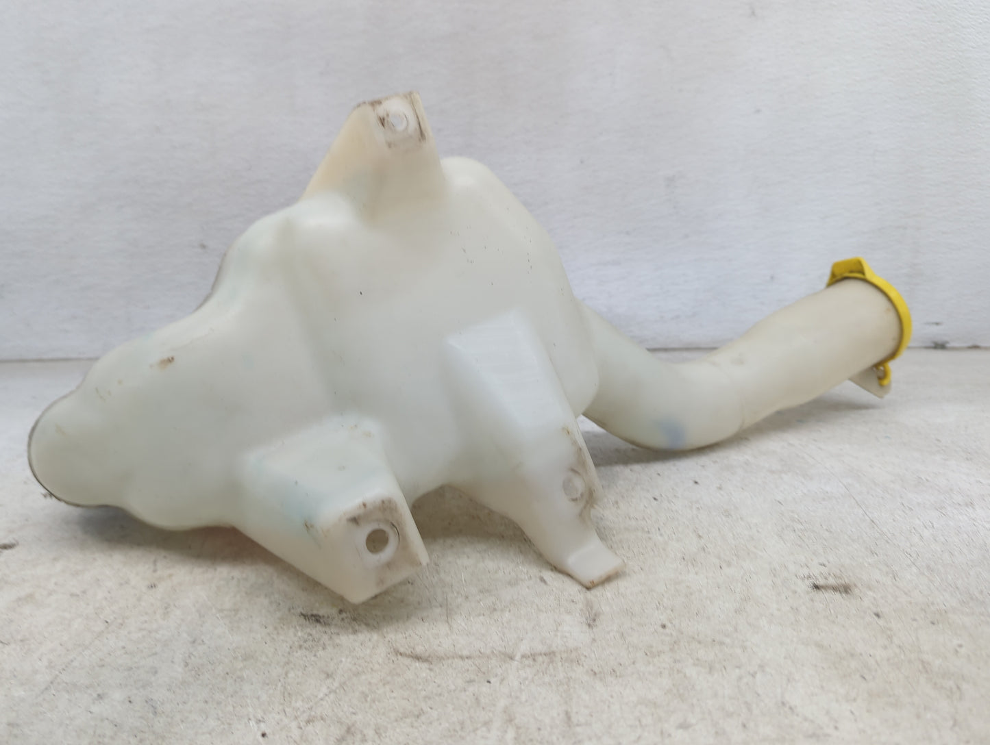 Dodge Magnum Windshield Washer Fluid Reservoir Bottle Oem 1473854 - Oemusedautoparts1.com