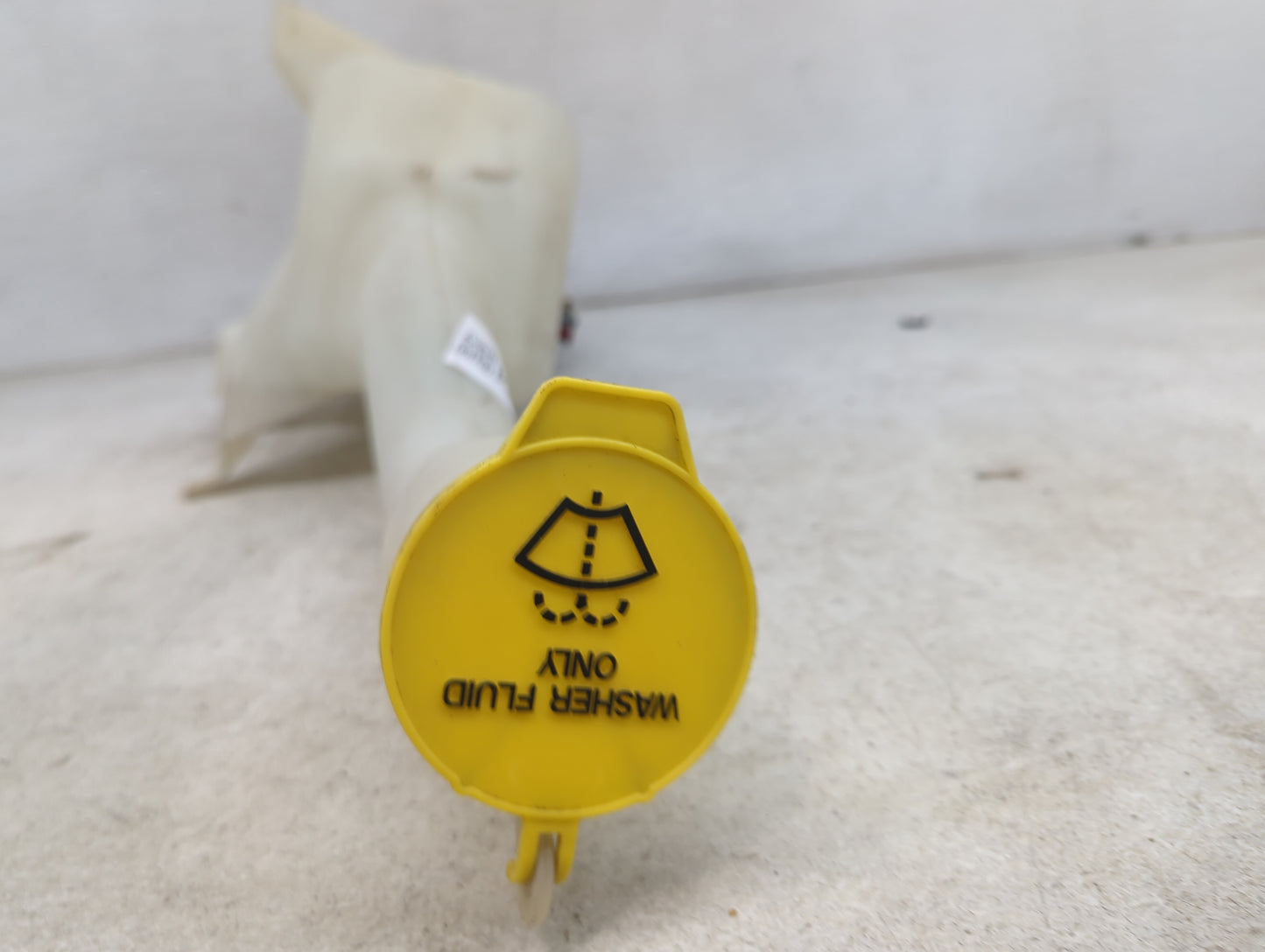 Dodge Magnum Windshield Washer Fluid Reservoir Bottle Oem 1473854 - Oemusedautoparts1.com