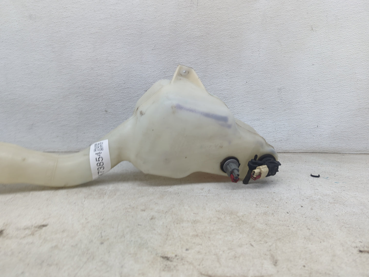 Dodge Magnum Windshield Washer Fluid Reservoir Bottle Oem 1473854 - Oemusedautoparts1.com