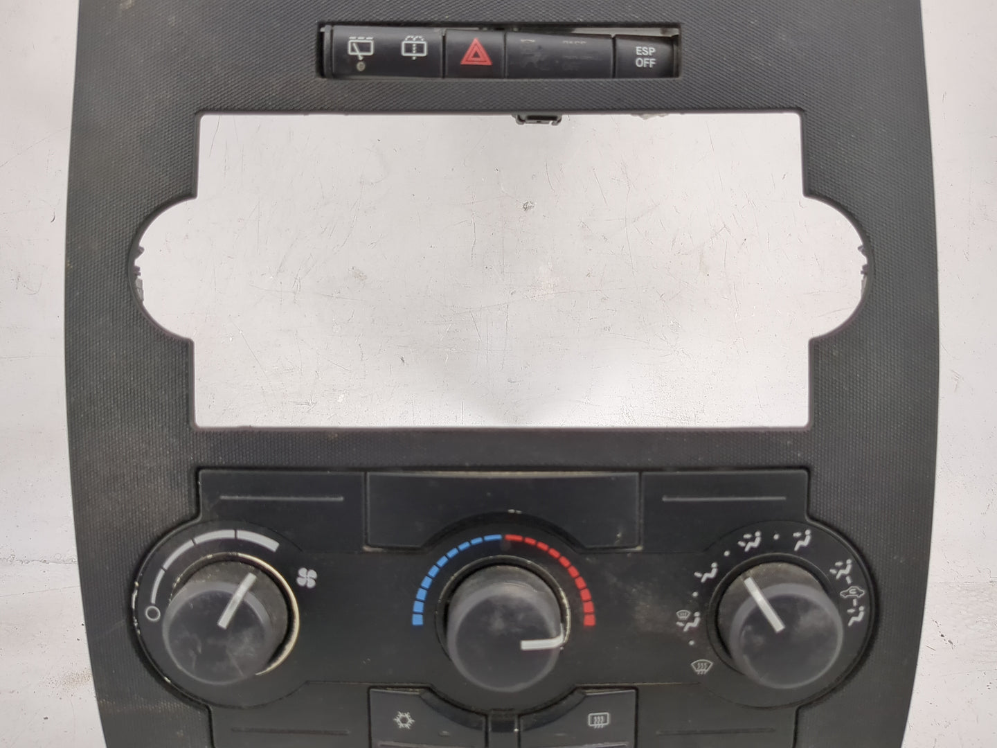 2005 Dodge Magnum Climate Control Module Temperature AC/Heater Replacement P/N:P04596494AF 28009829 Fits OEM Used Auto Parts