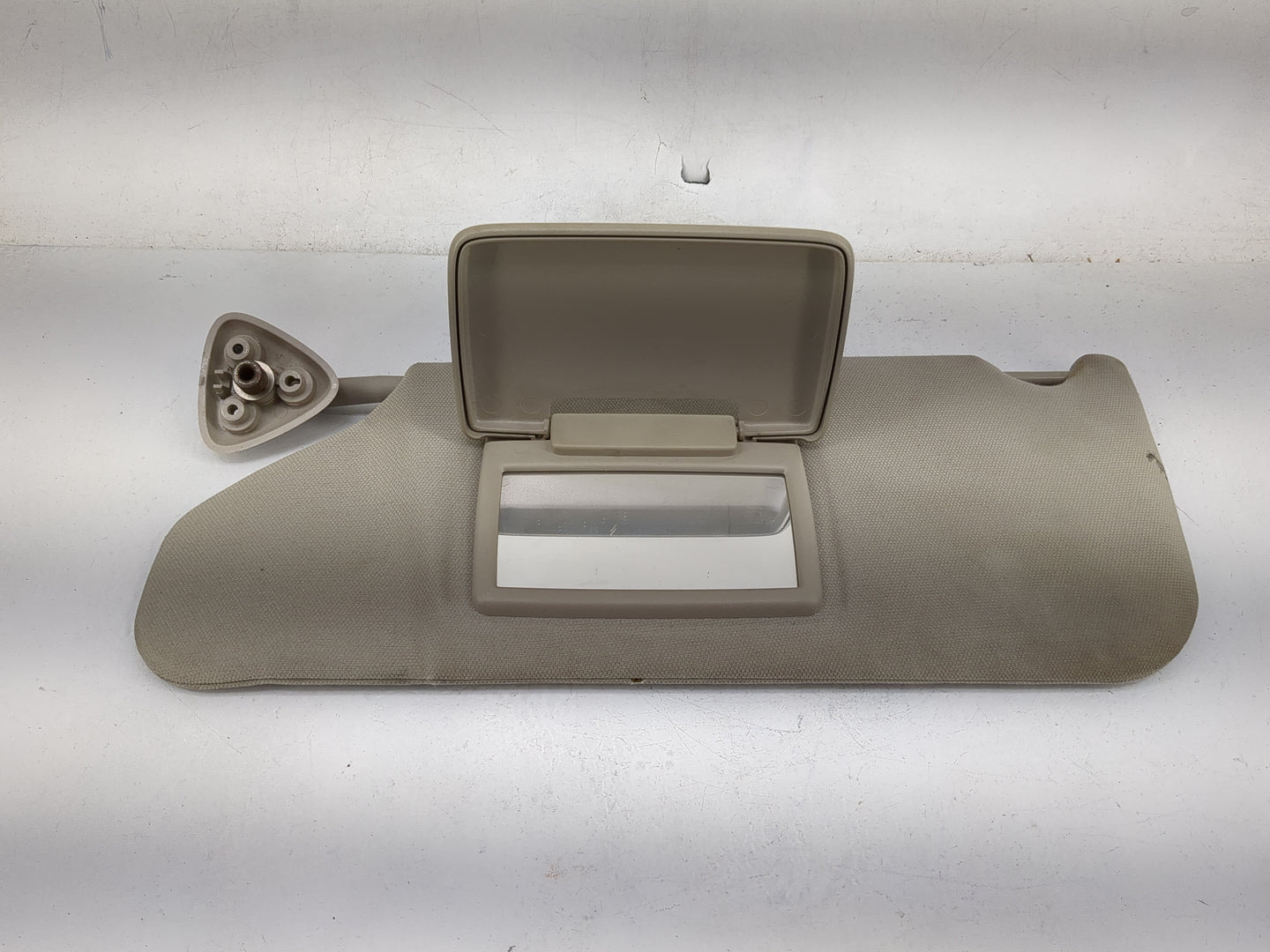 2005 Dodge Magnum Sun Visor Shade Replacement Driver Left Mirror Fits OEM Used Auto Parts - Oemusedautoparts1.com