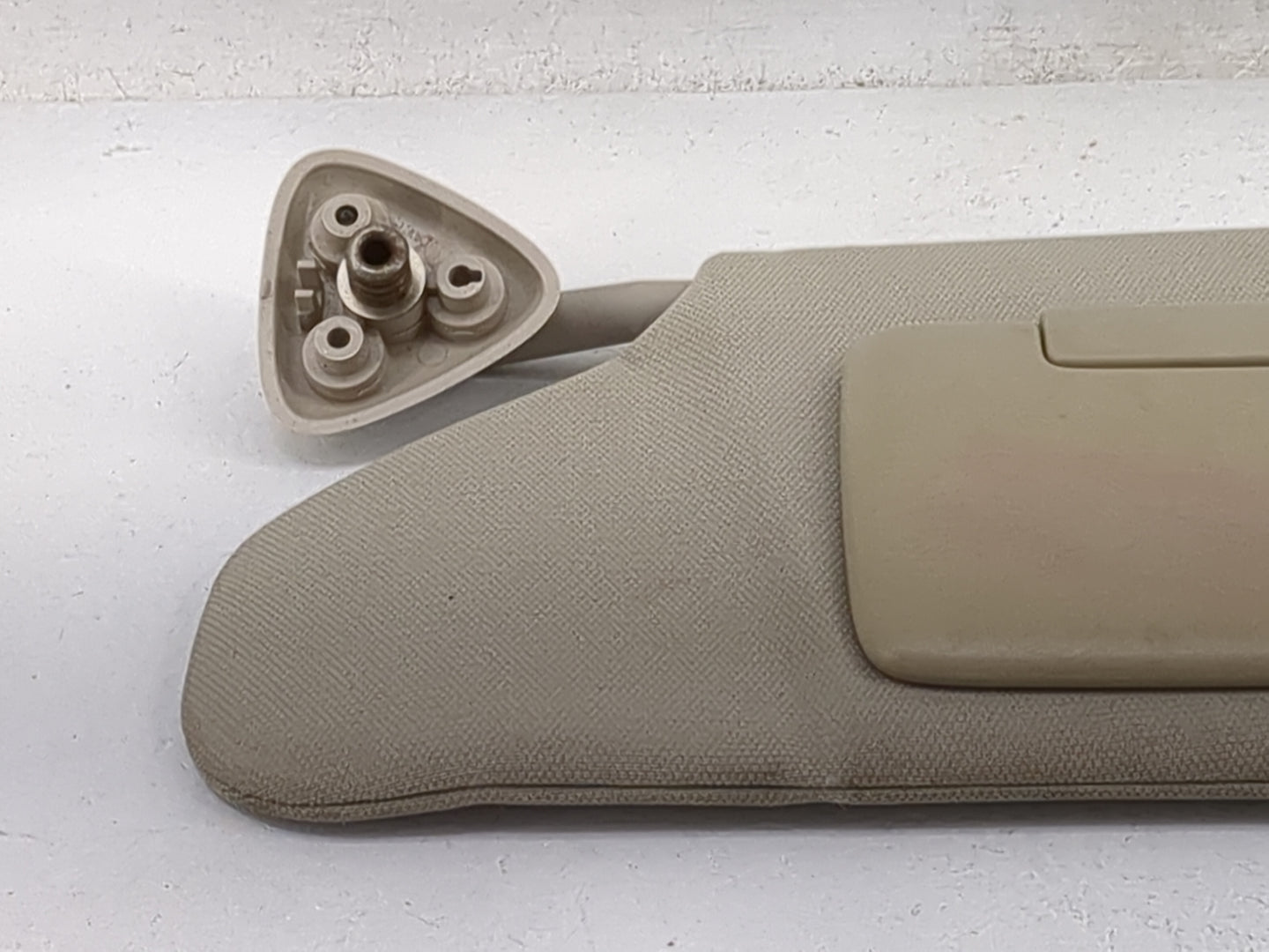 2005 Dodge Magnum Sun Visor Shade Replacement Driver Left Mirror Fits OEM Used Auto Parts - Oemusedautoparts1.com