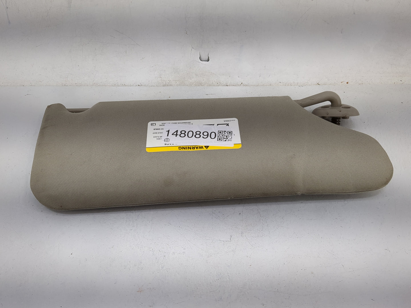 2005 Dodge Magnum Sun Visor Shade Replacement Driver Left Mirror Fits OEM Used Auto Parts - Oemusedautoparts1.com