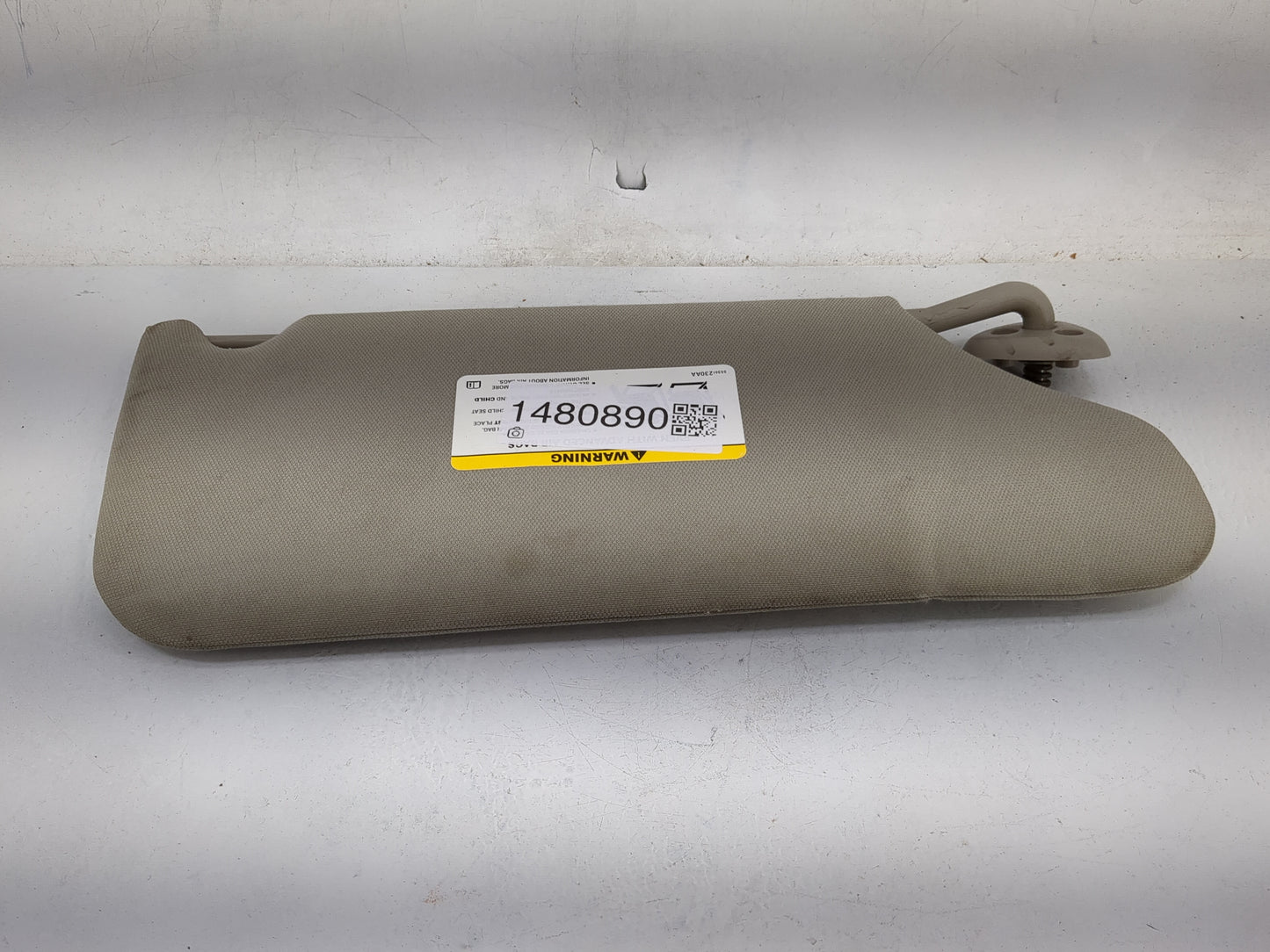 2005 Dodge Magnum Sun Visor Shade Replacement Driver Left Mirror Fits OEM Used Auto Parts - Oemusedautoparts1.com