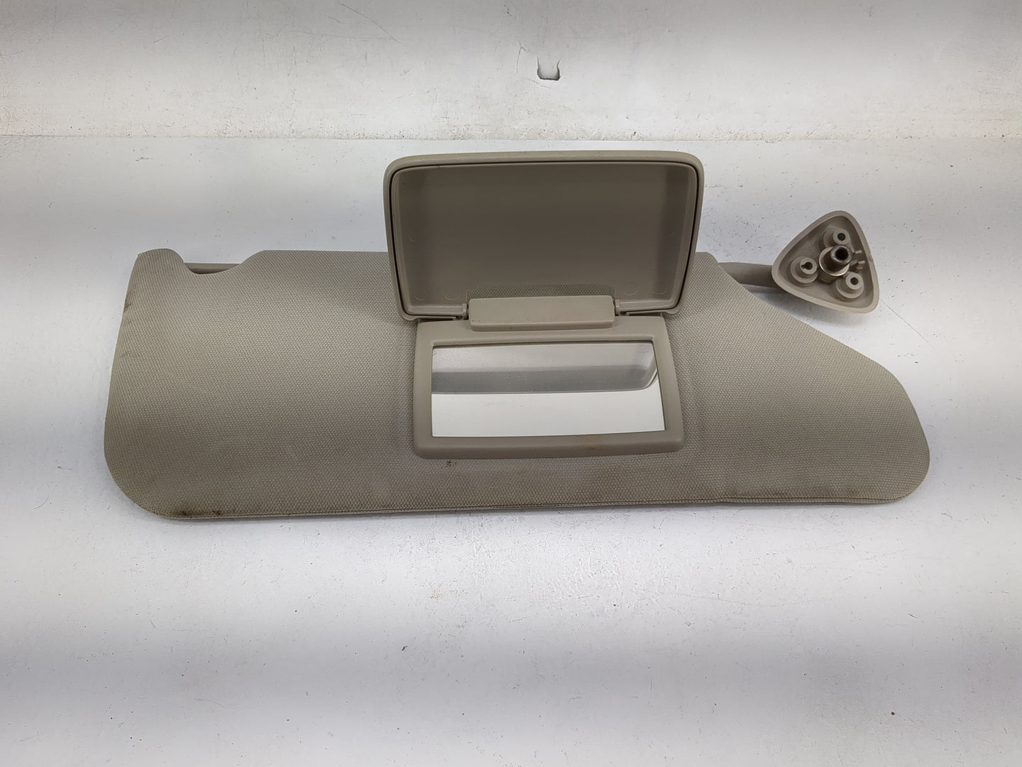 2005 Dodge Magnum Sun Visor Shade Replacement Passenger Right Mirror Fits OEM Used Auto Parts - Oemusedautoparts1.com