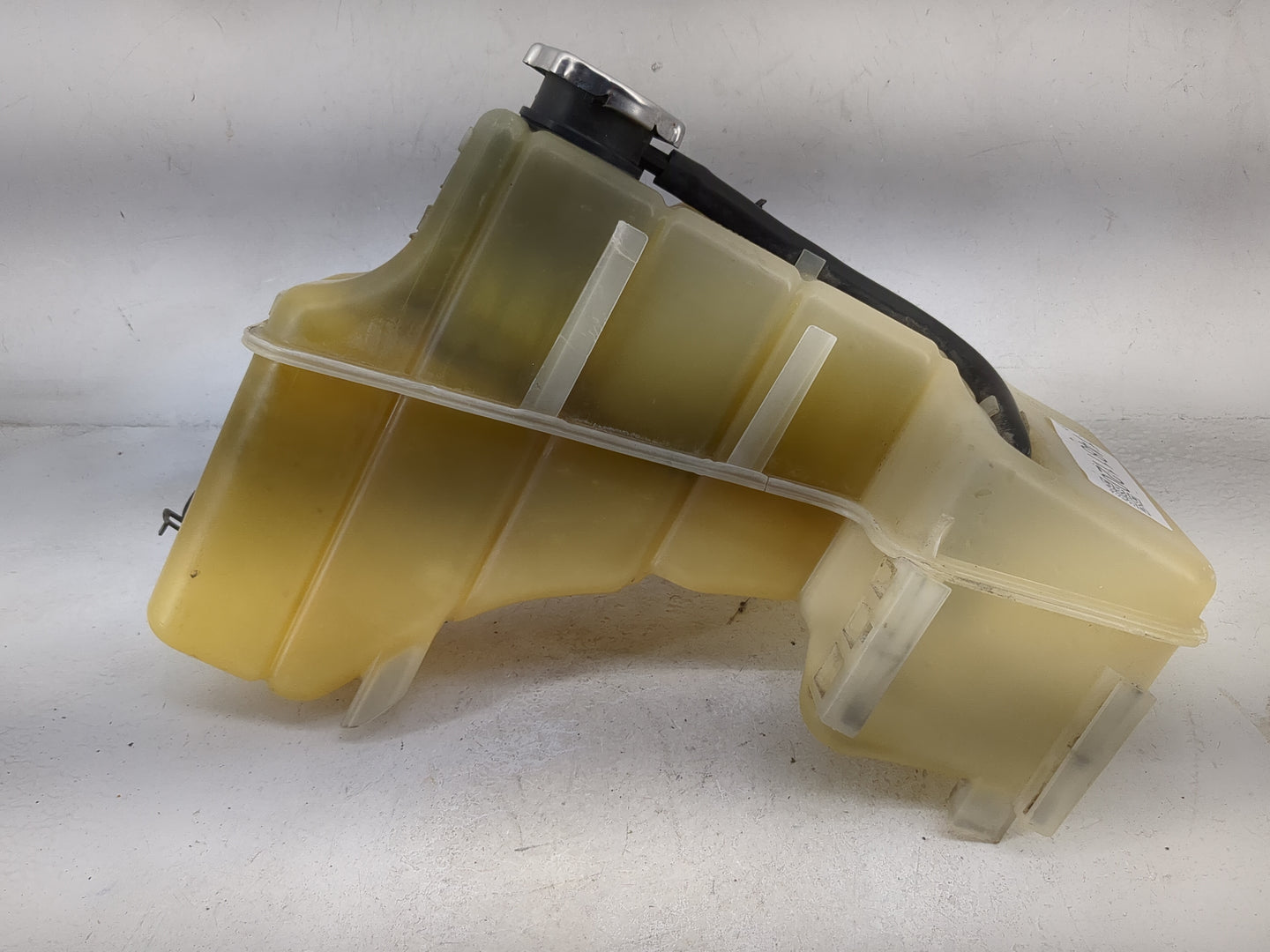2005-2005 Dodge Magnum Radiator Coolant Overflow Expansion Tank Bottle - Oemusedautoparts1.com