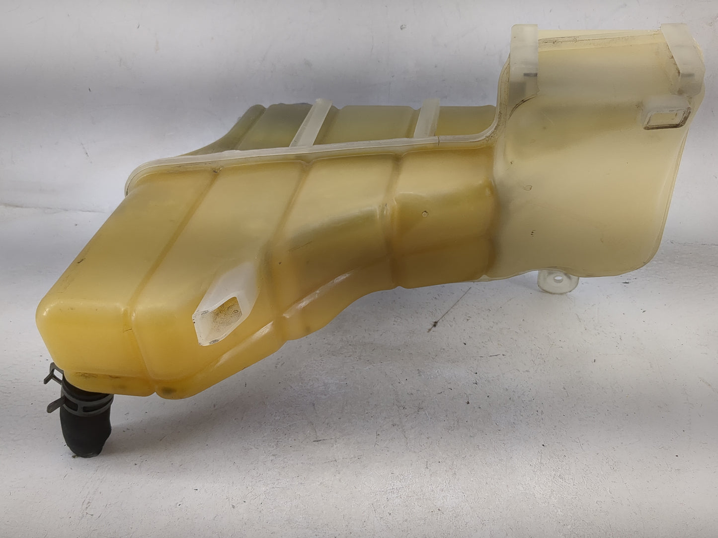 2005-2005 Dodge Magnum Radiator Coolant Overflow Expansion Tank Bottle - Oemusedautoparts1.com
