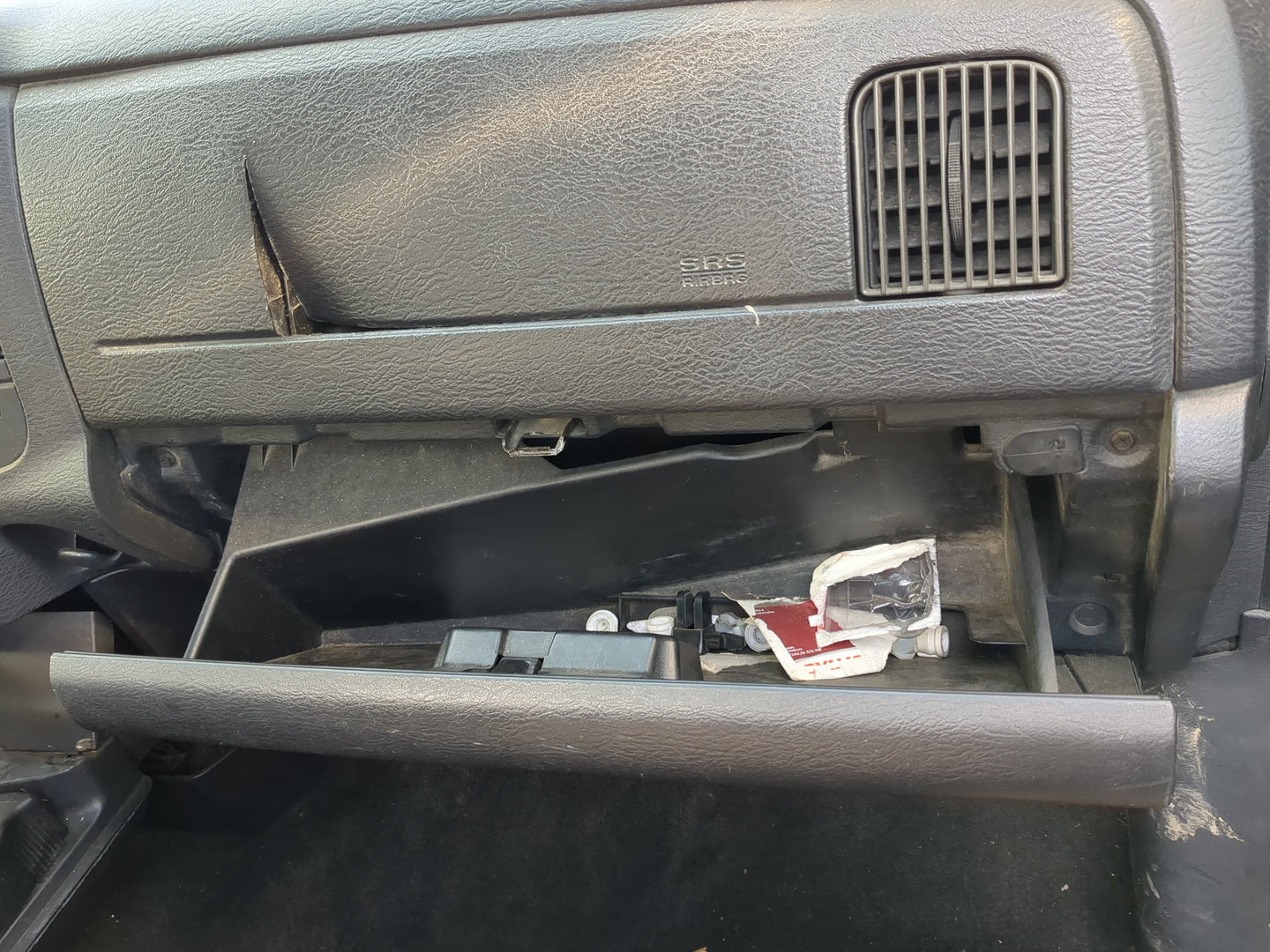 2005 Dodge Ram 1500 Passenger Glove Box Door Storage Compartment - Oemusedautoparts1.com