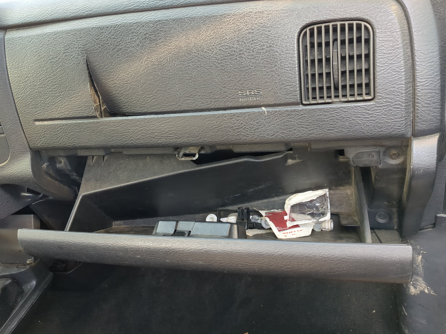 2005 Dodge Ram 1500 Passenger Glove Box Door Storage Compartment - Oemusedautoparts1.com