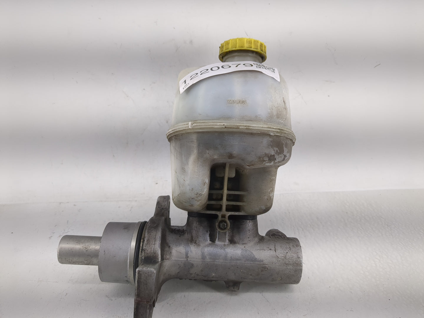 2003-2008 Dodge Ram 1500 Brake Master Cylinder 1220679 - Oemusedautoparts1.com