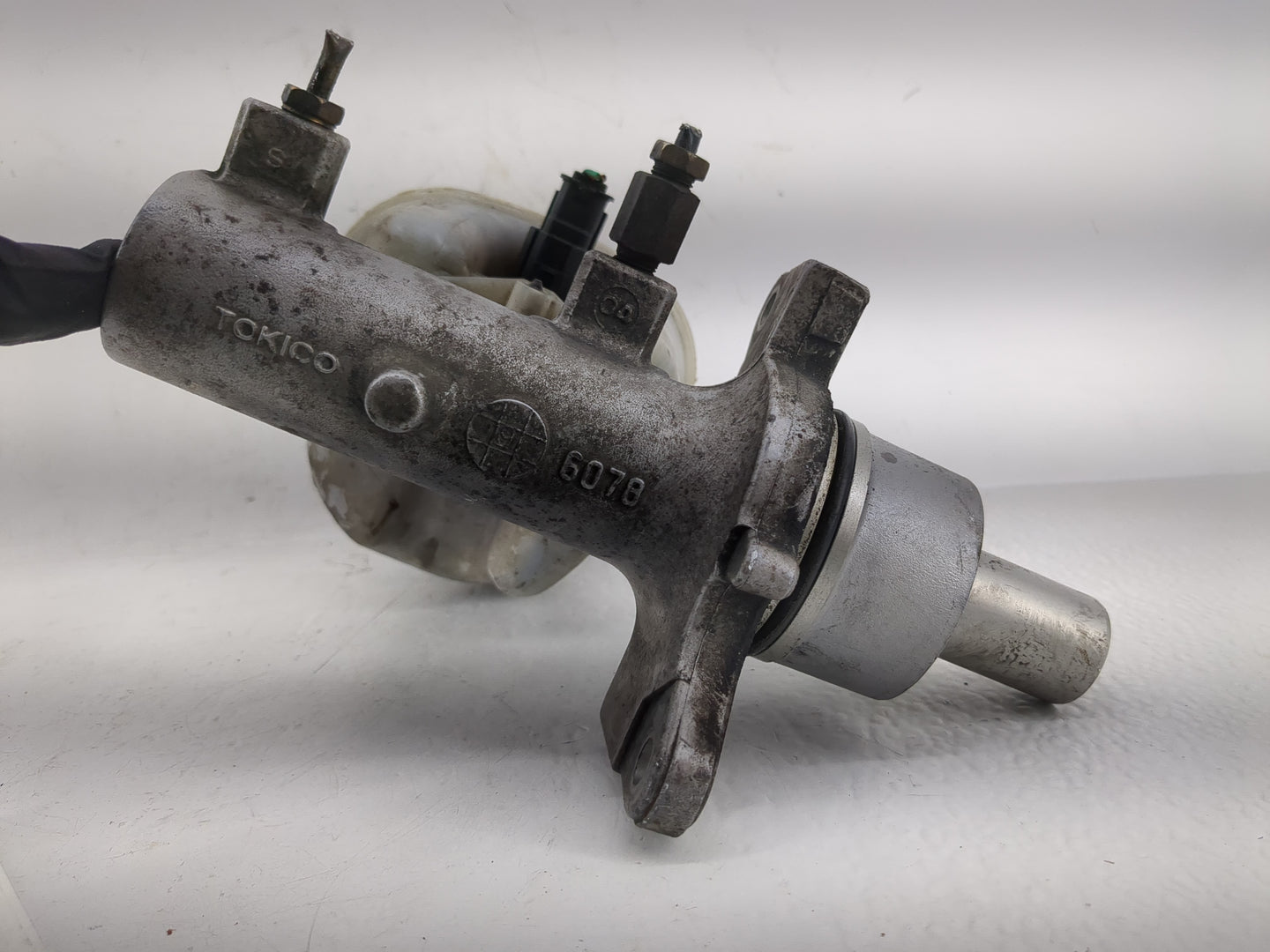 2003-2008 Dodge Ram 1500 Brake Master Cylinder 1220679 - Oemusedautoparts1.com