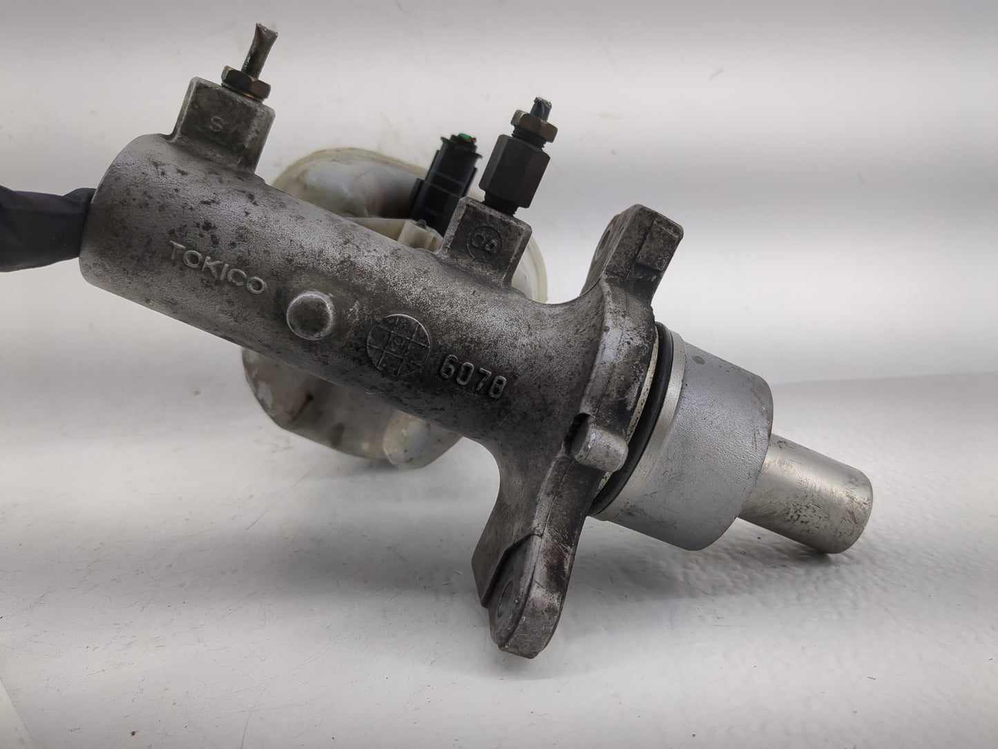 2003-2008 Dodge Ram 1500 Brake Master Cylinder 1220679 - Oemusedautoparts1.com