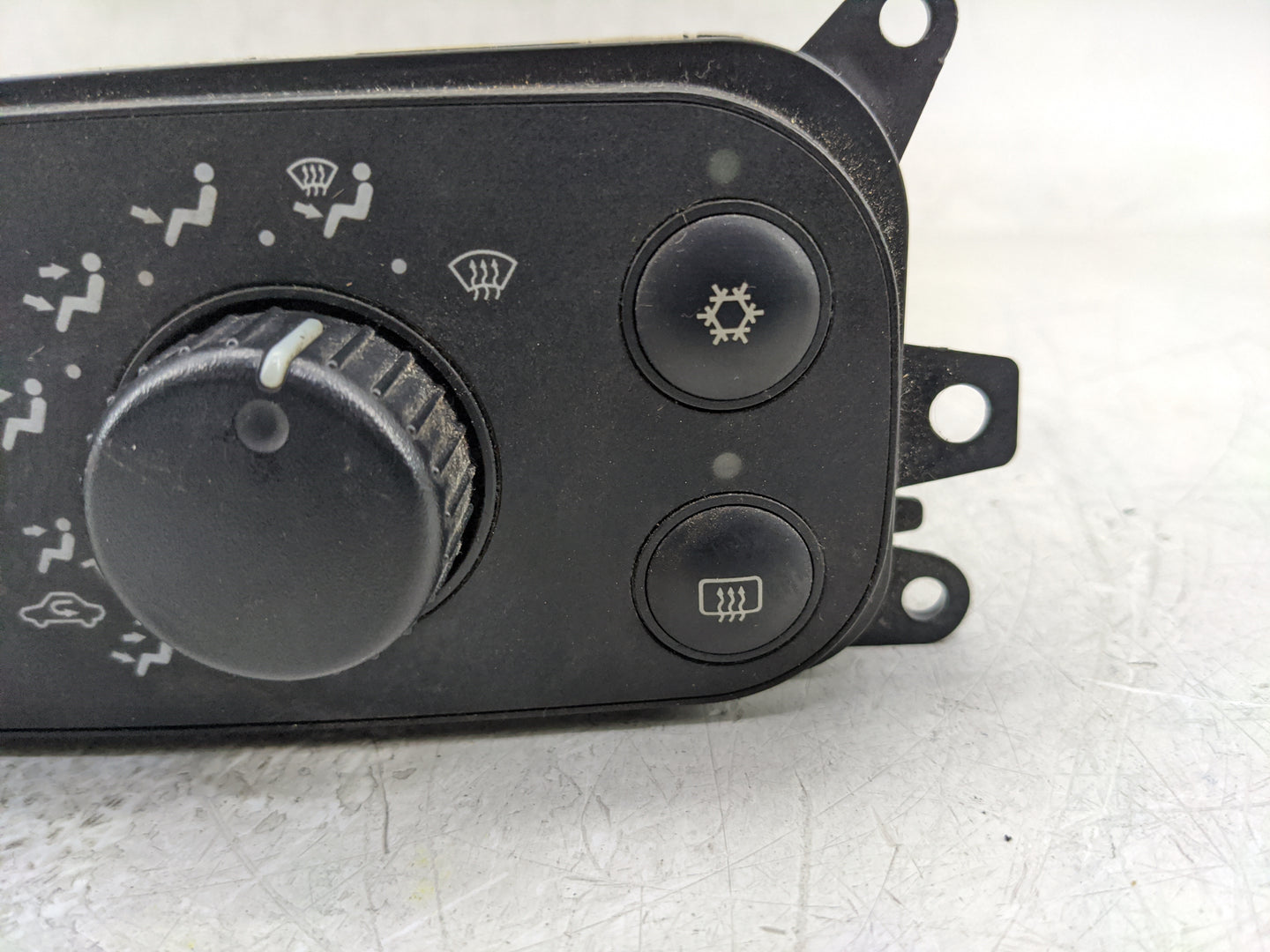 2003-2005 Dodge Ram 1500 Climate Control Module Temperature AC/Heater Replacement P/N:P55056321AD Fits Fits 2003 2004 2005 O