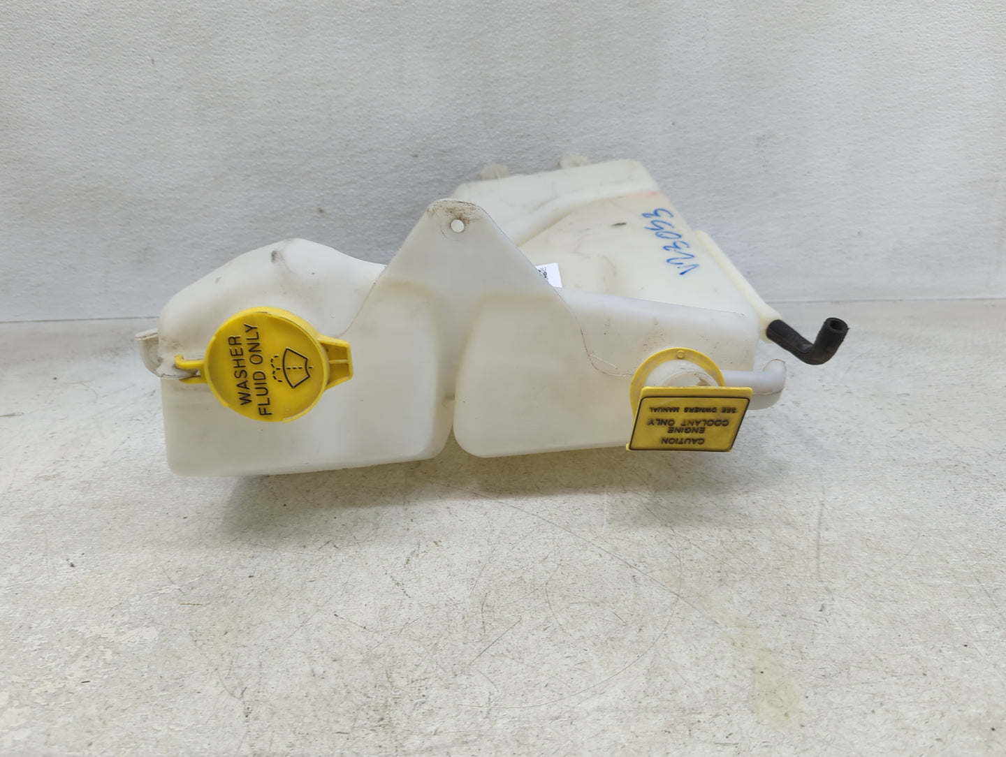 2004-2008 Dodge Ram 1500 Windshield Washer Fluid Reservoir Bottle Oem - Oemusedautoparts1.com