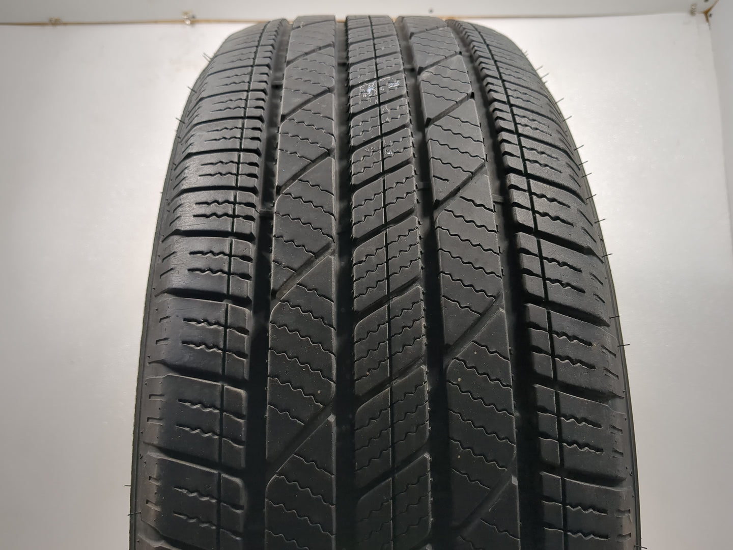 Used Tire 275/60R20 BRIDGESTONE DUELER LX 115T - Tread Depth 8/32 - Oemusedautoparts1.com
