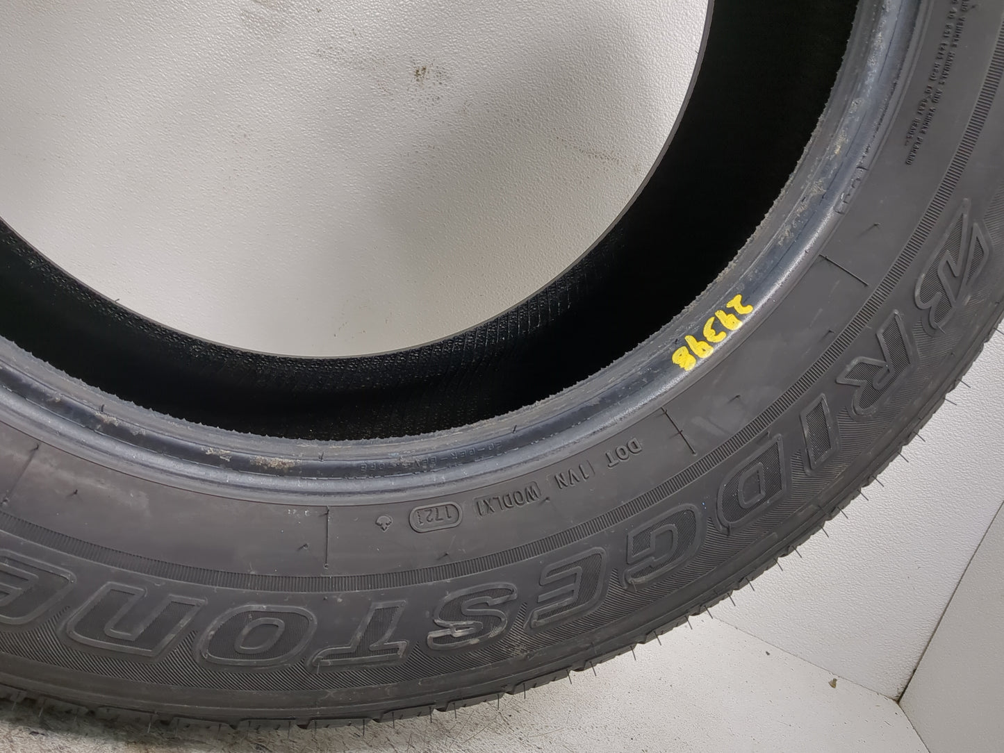 Used Tire 275/60R20 BRIDGESTONE DUELER LX 115T - Tread Depth 8/32 - Oemusedautoparts1.com