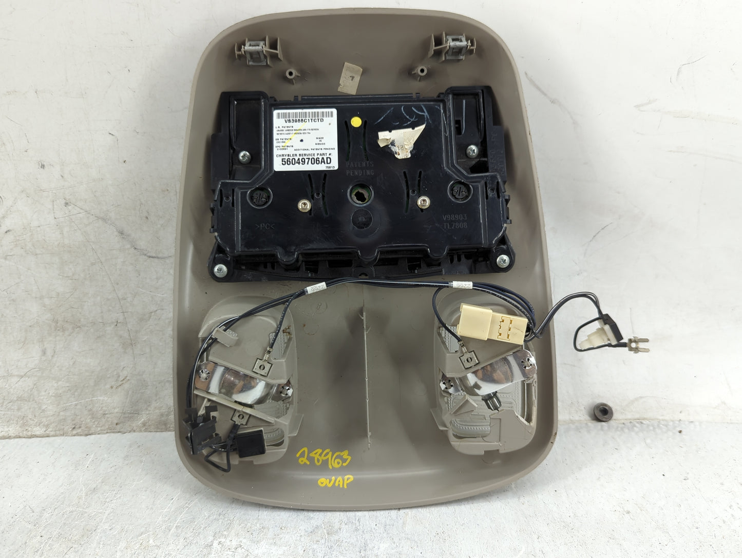 2005 Dodge Ram 1500 Overhead Roof Console 1466590 - Oemusedautoparts1.com