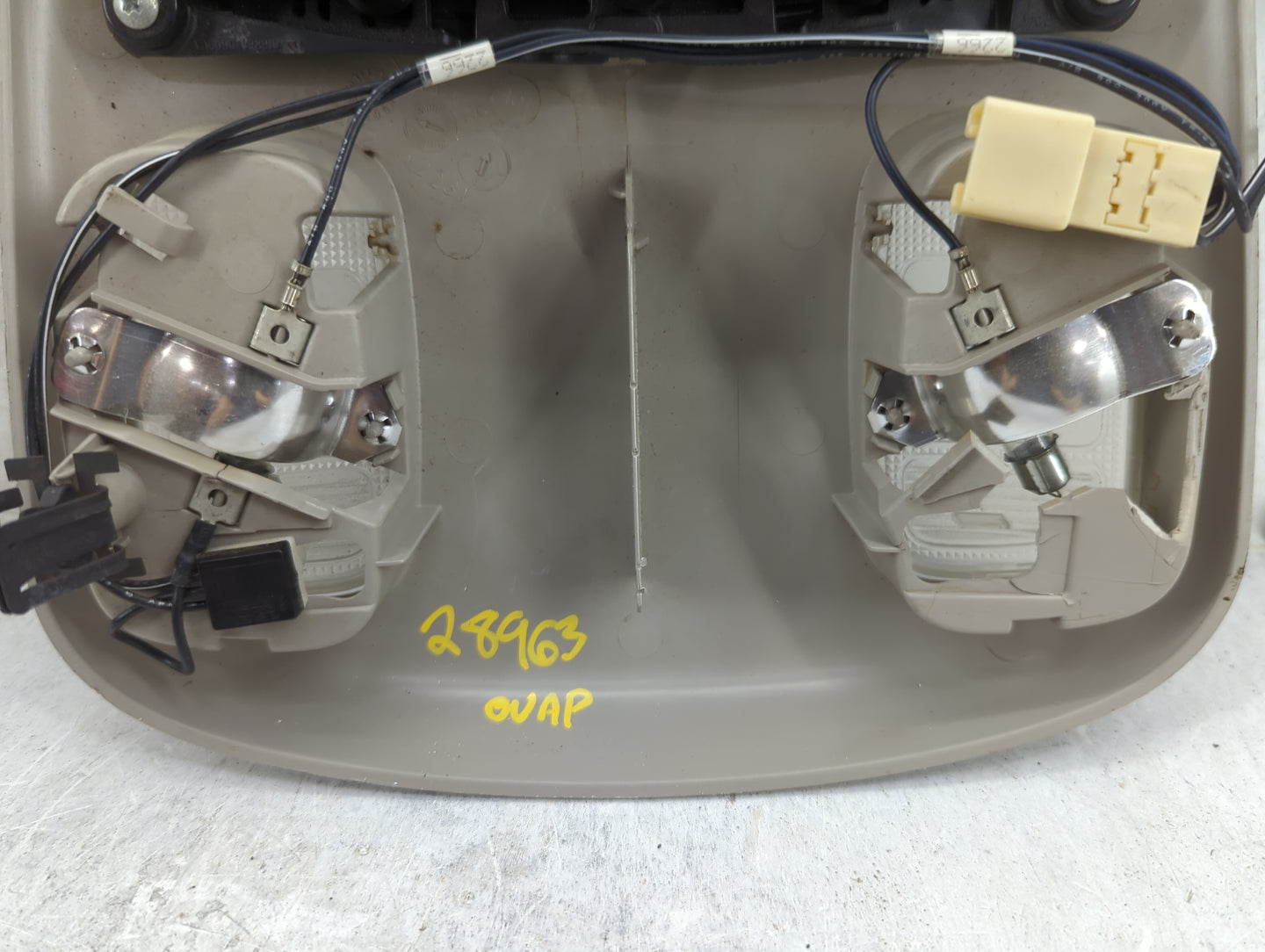 2005 Dodge Ram 1500 Overhead Roof Console 1466590 - Oemusedautoparts1.com