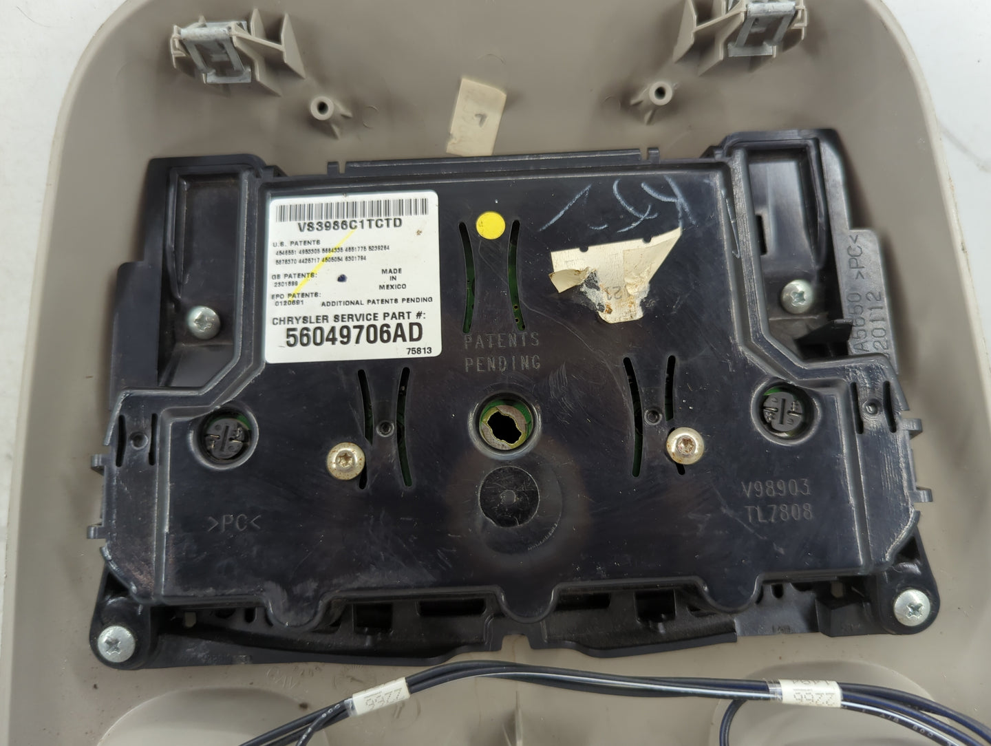 2005 Dodge Ram 1500 Overhead Roof Console 1466590 - Oemusedautoparts1.com