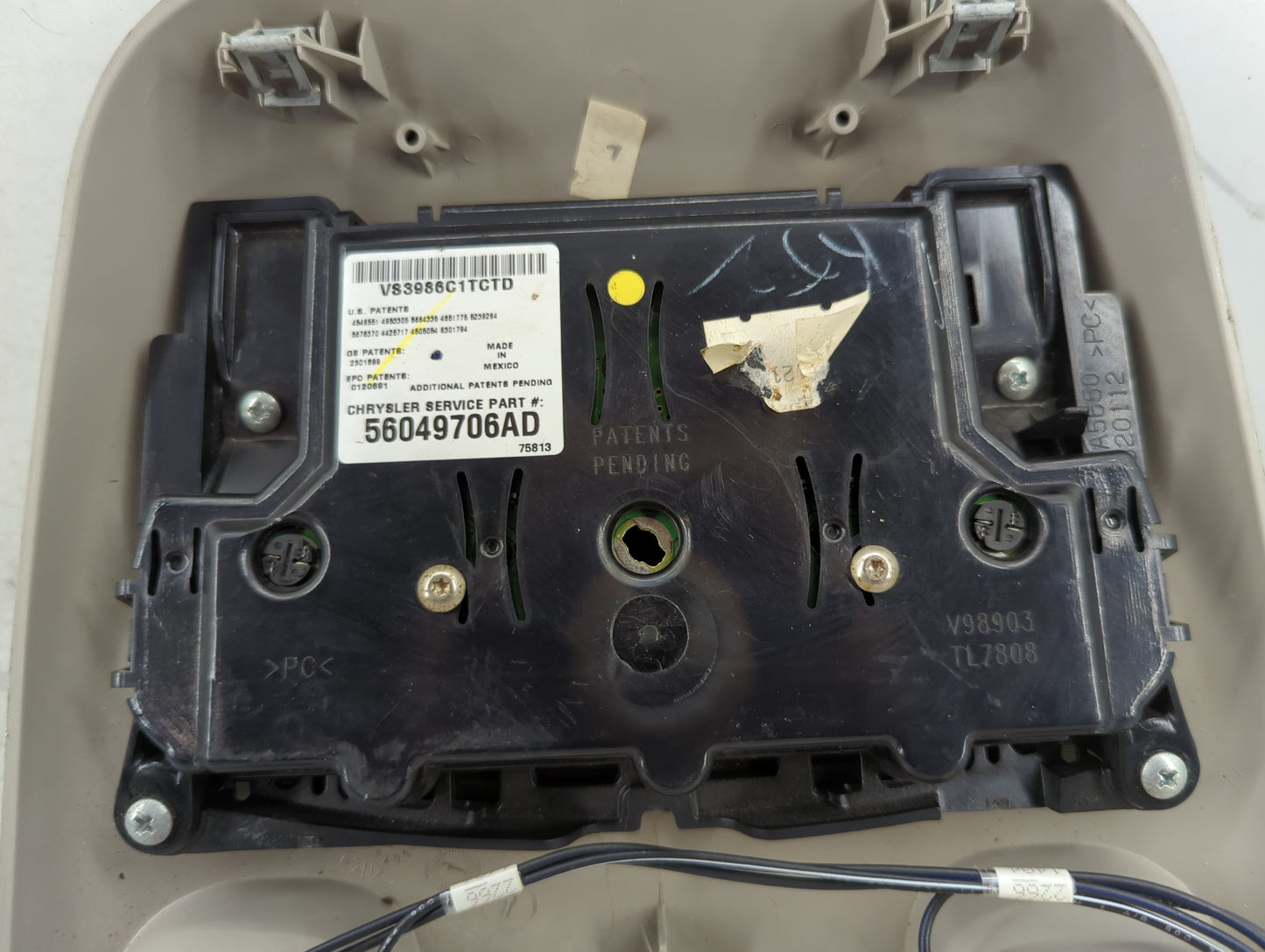 2005 Dodge Ram 1500 Overhead Roof Console 1466590 - Oemusedautoparts1.com