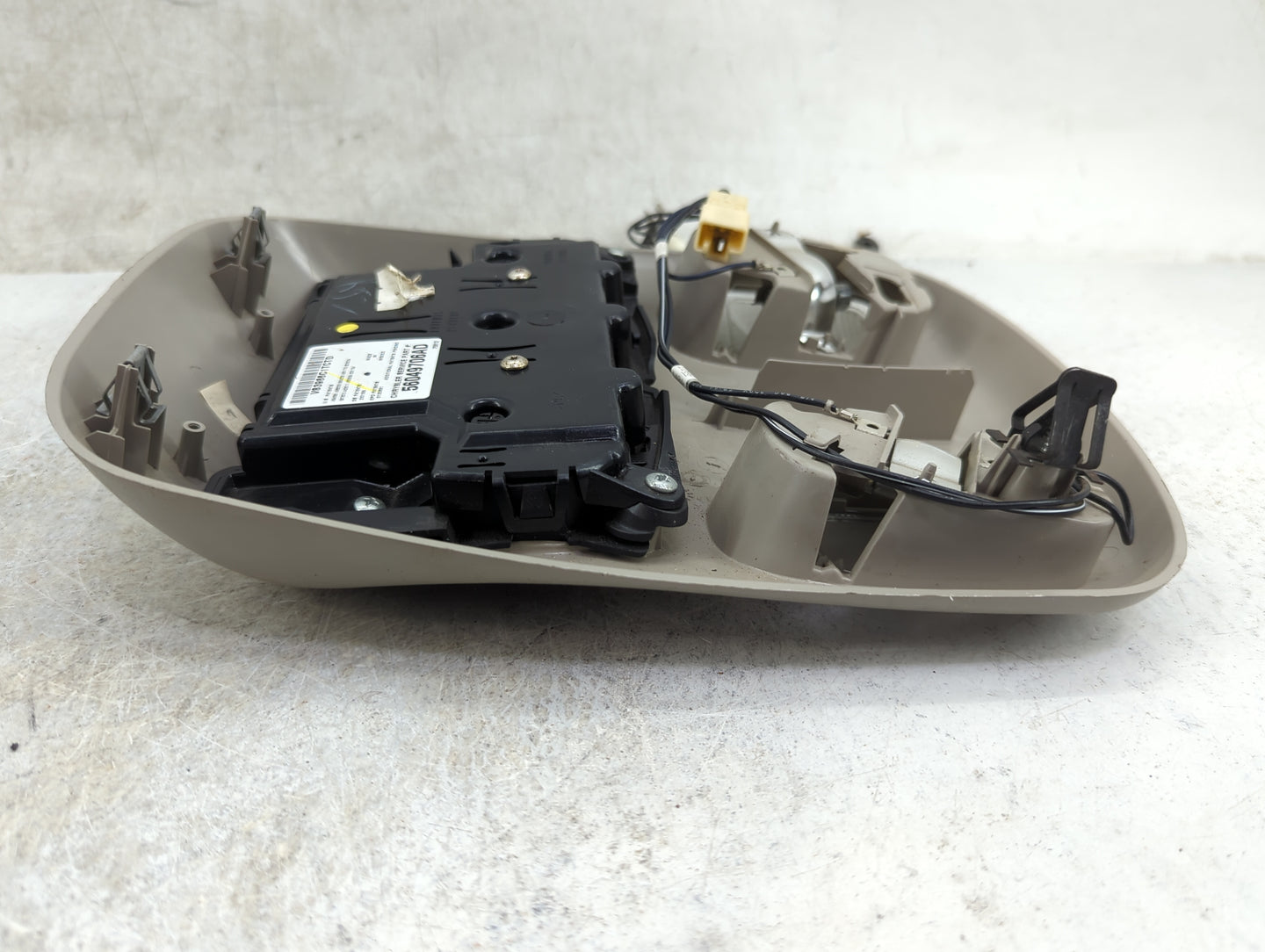 2005 Dodge Ram 1500 Overhead Roof Console 1466590 - Oemusedautoparts1.com